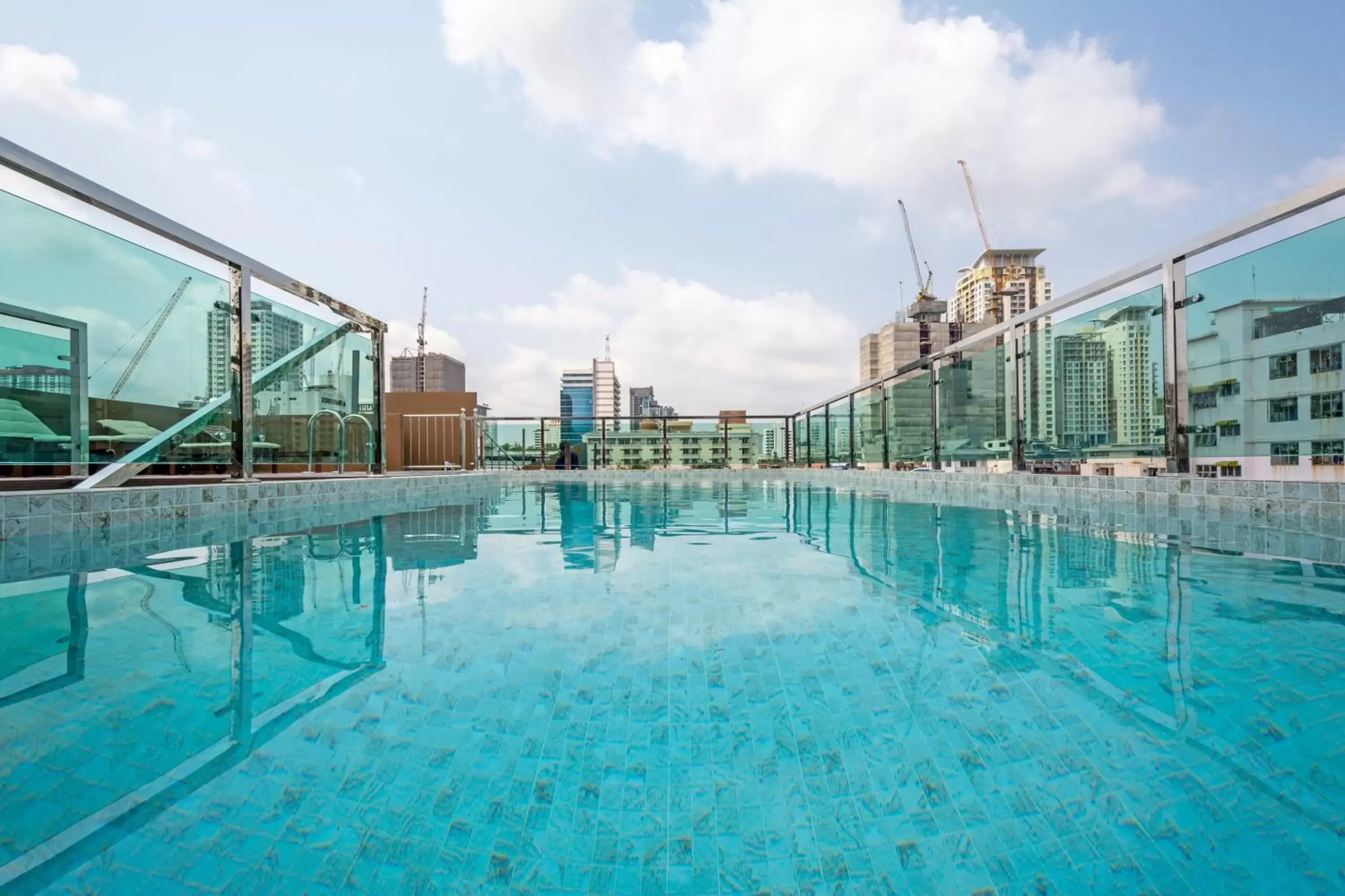 Swimming pool in Hyde Park Hotel Bangkok Swimming pool in Hyde Park Hotel Bangkok