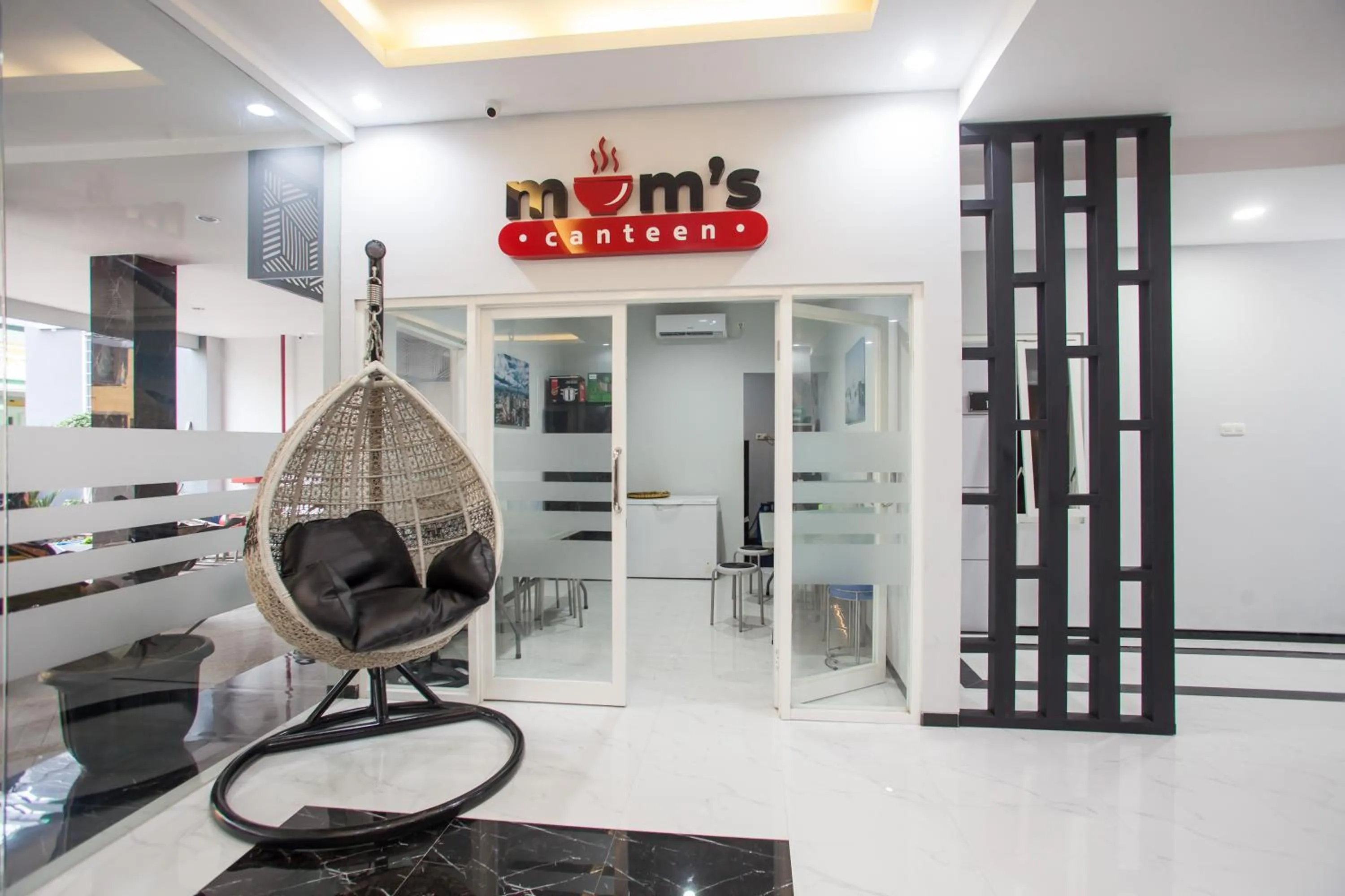 Facade/entrance in RedDoorz Plus near Politeknik Negeri Malang