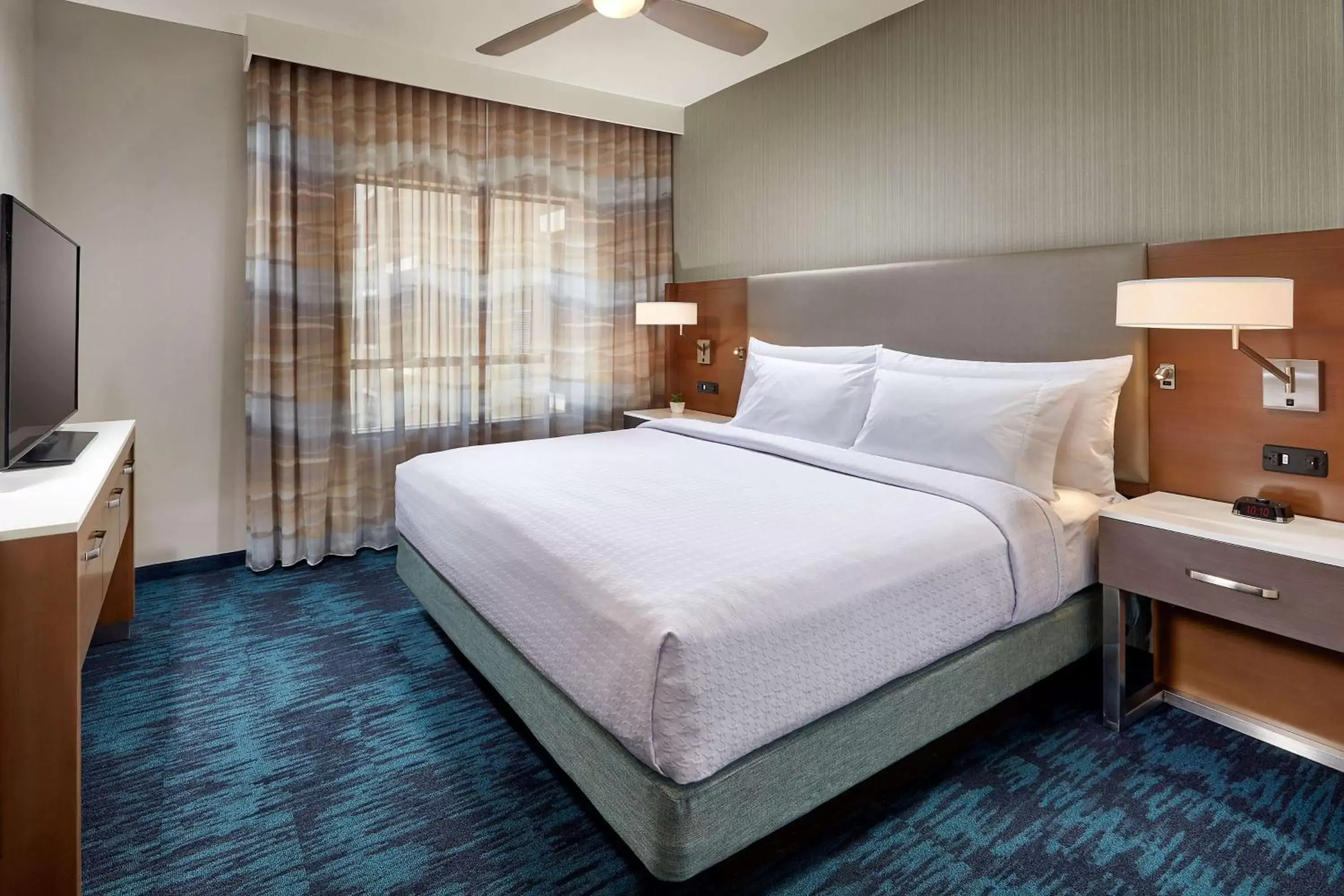Bed in Homewood Suites by Hilton San Diego Hotel Circle/SeaWorld Area