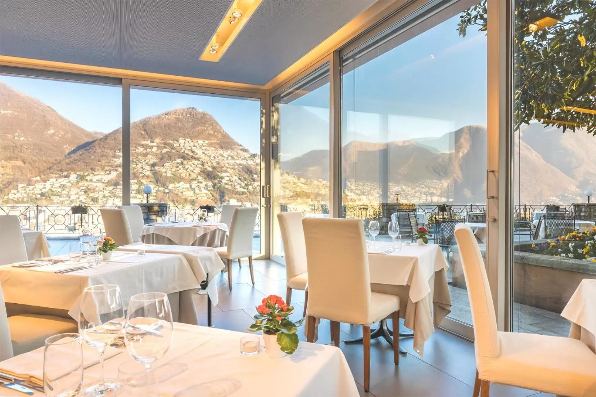 Lake view, Restaurant/Places to Eat in Villa Sassa Hotel, Residence & Spa - Ticino Hotels Group