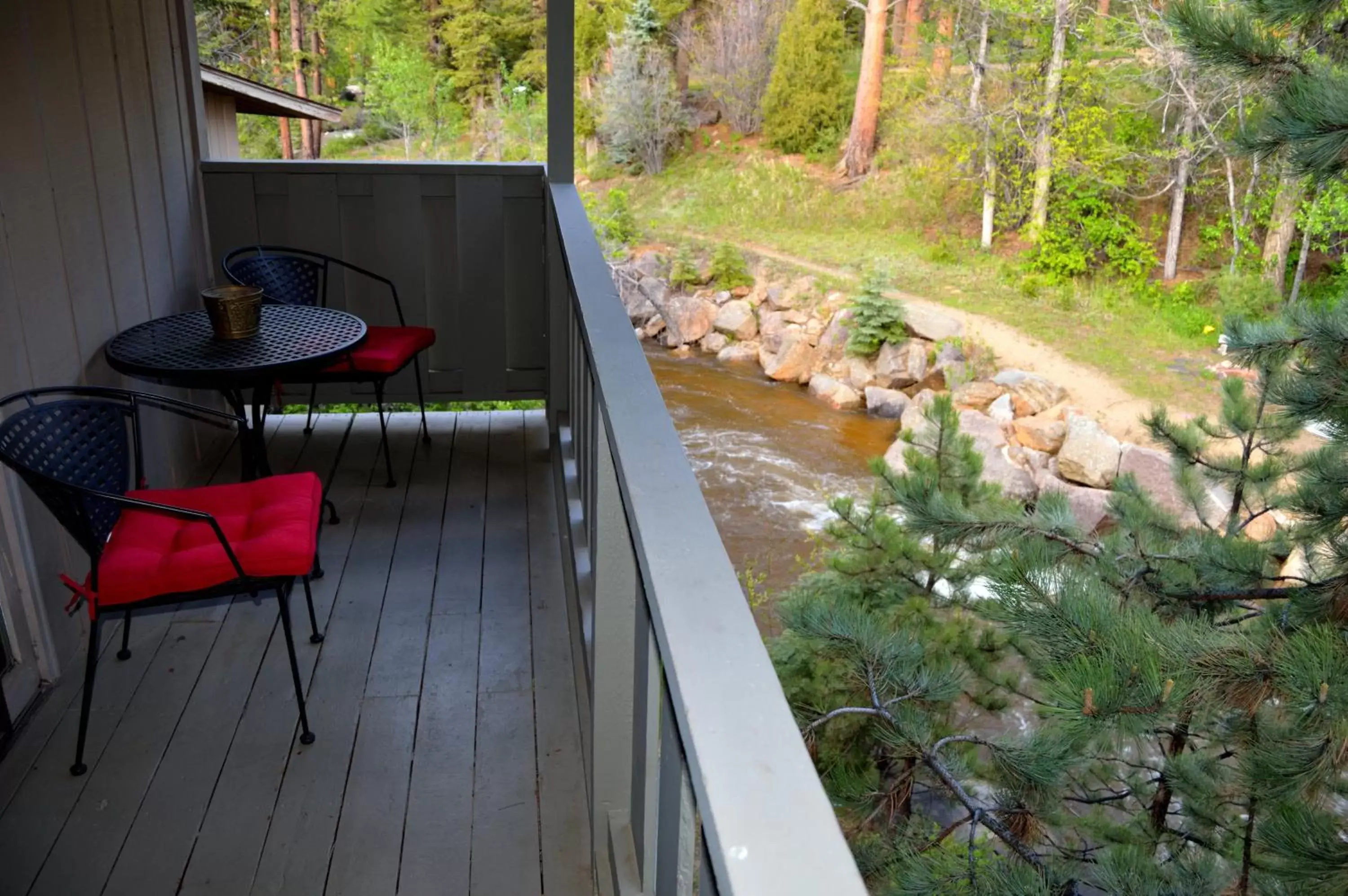 Day, Patio/Outdoor Area in The Inn on Fall River & Fall River Cabins