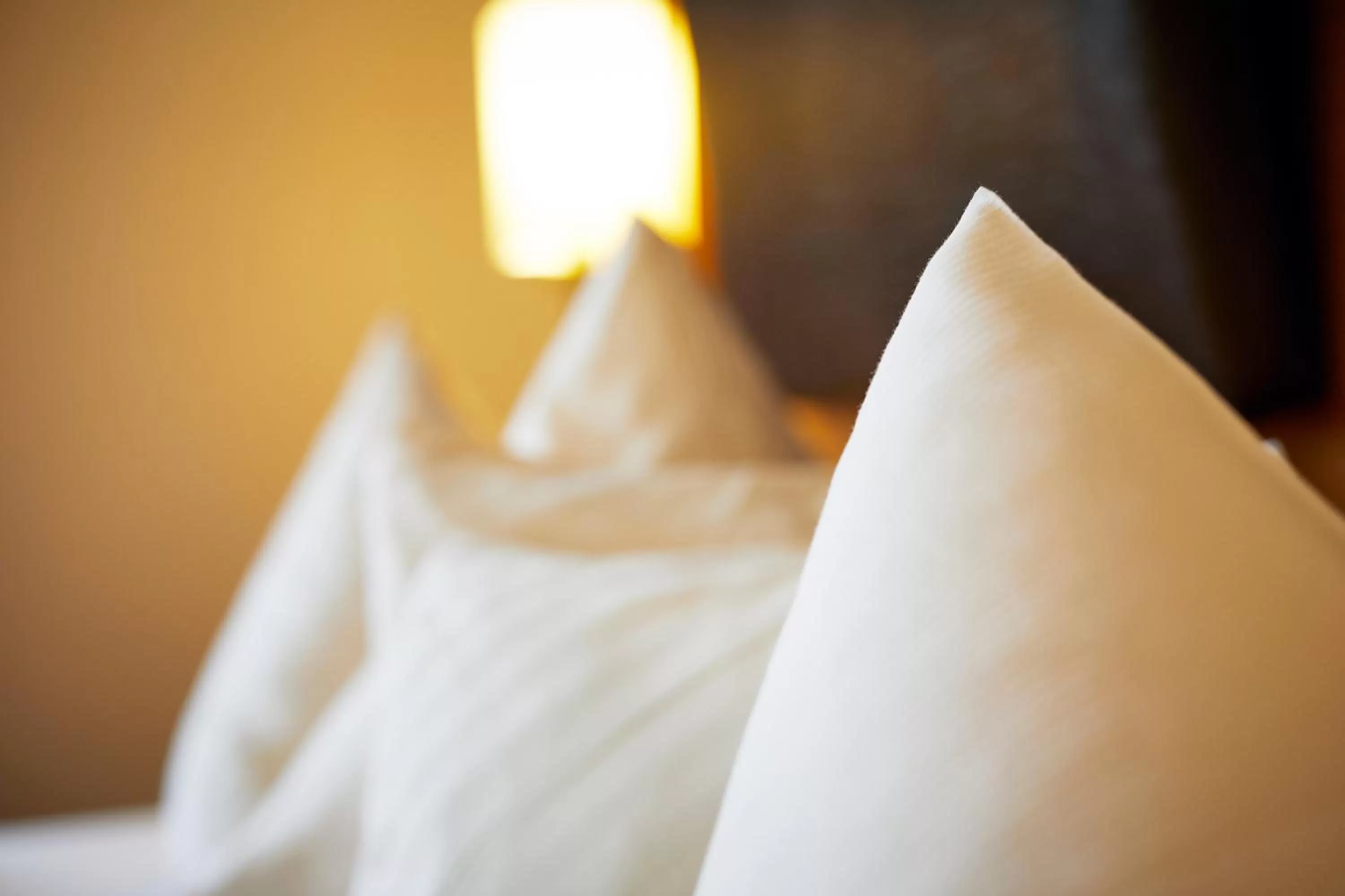 Bedroom, Bed in Engemann Kurve