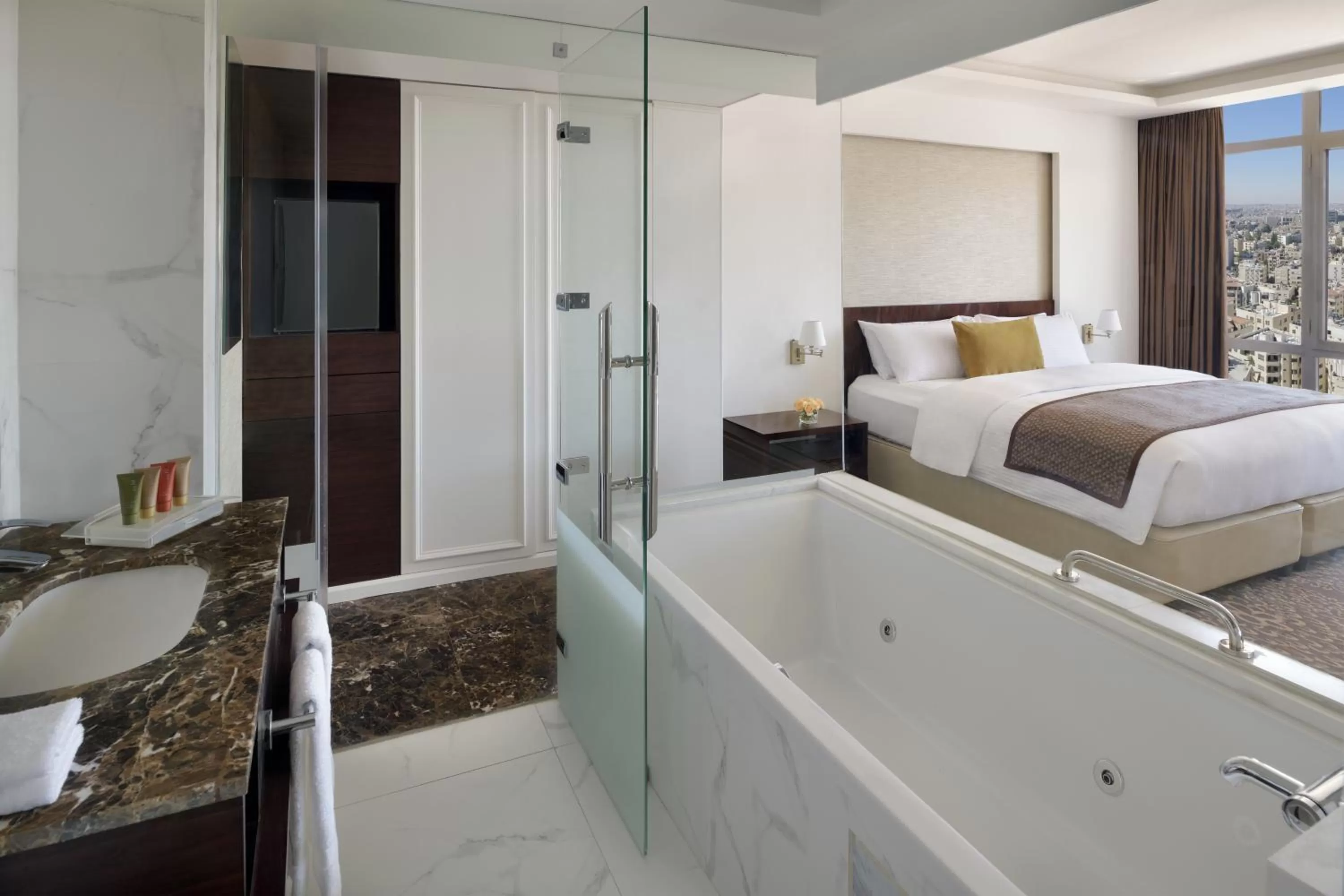 Bathroom, Bed in Mövenpick Hotel Amman