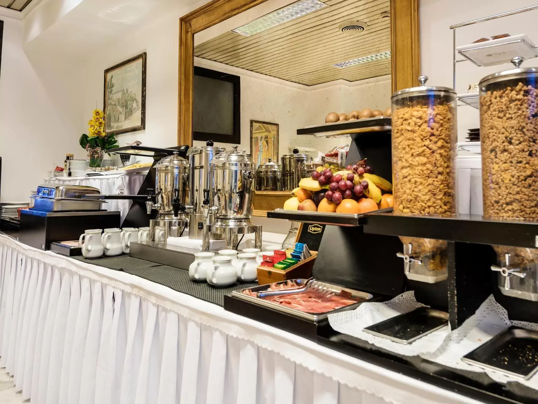 Buffet breakfast in Hotel Roma