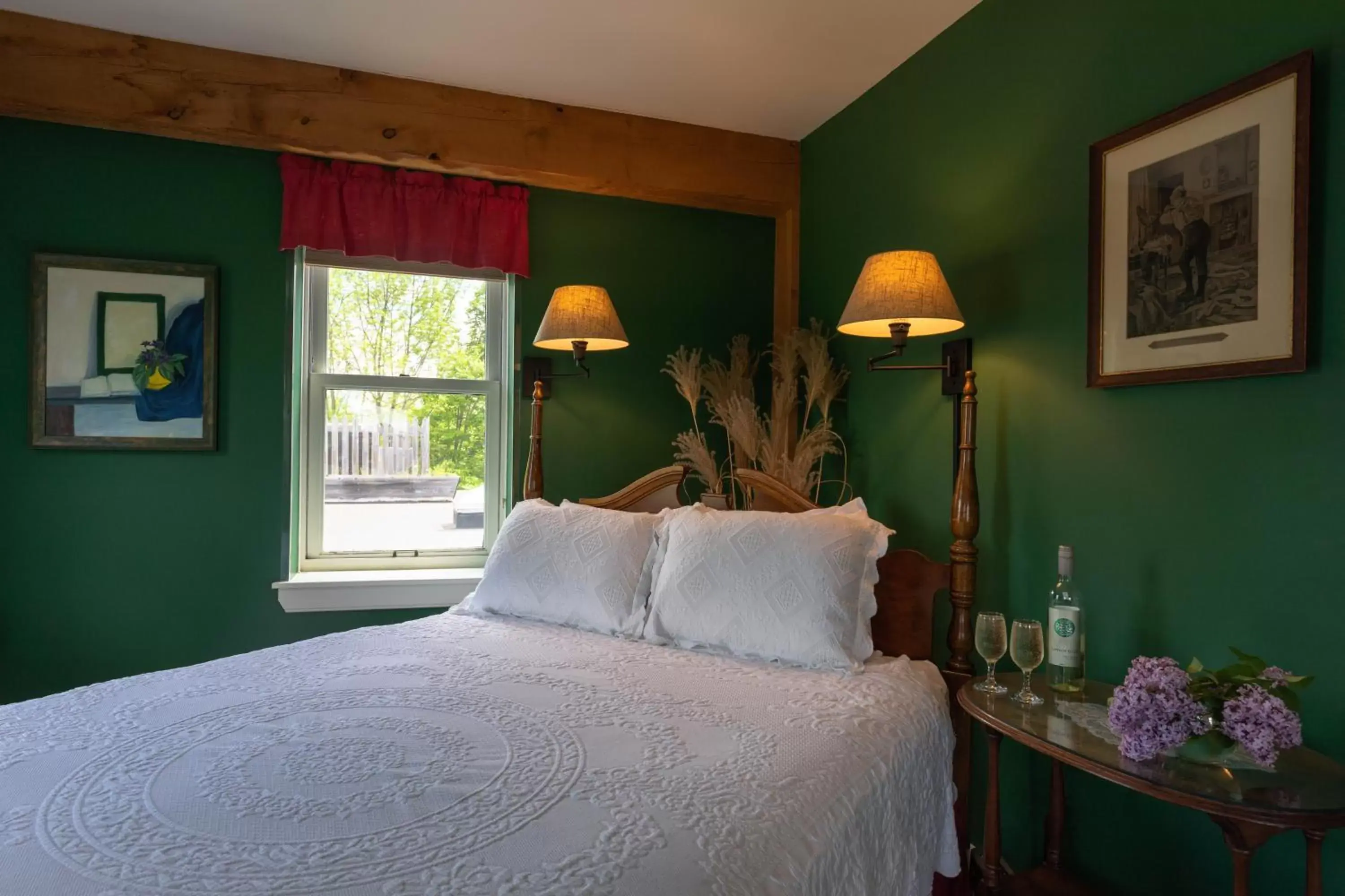 Bed in Maple Hill Farm Inn