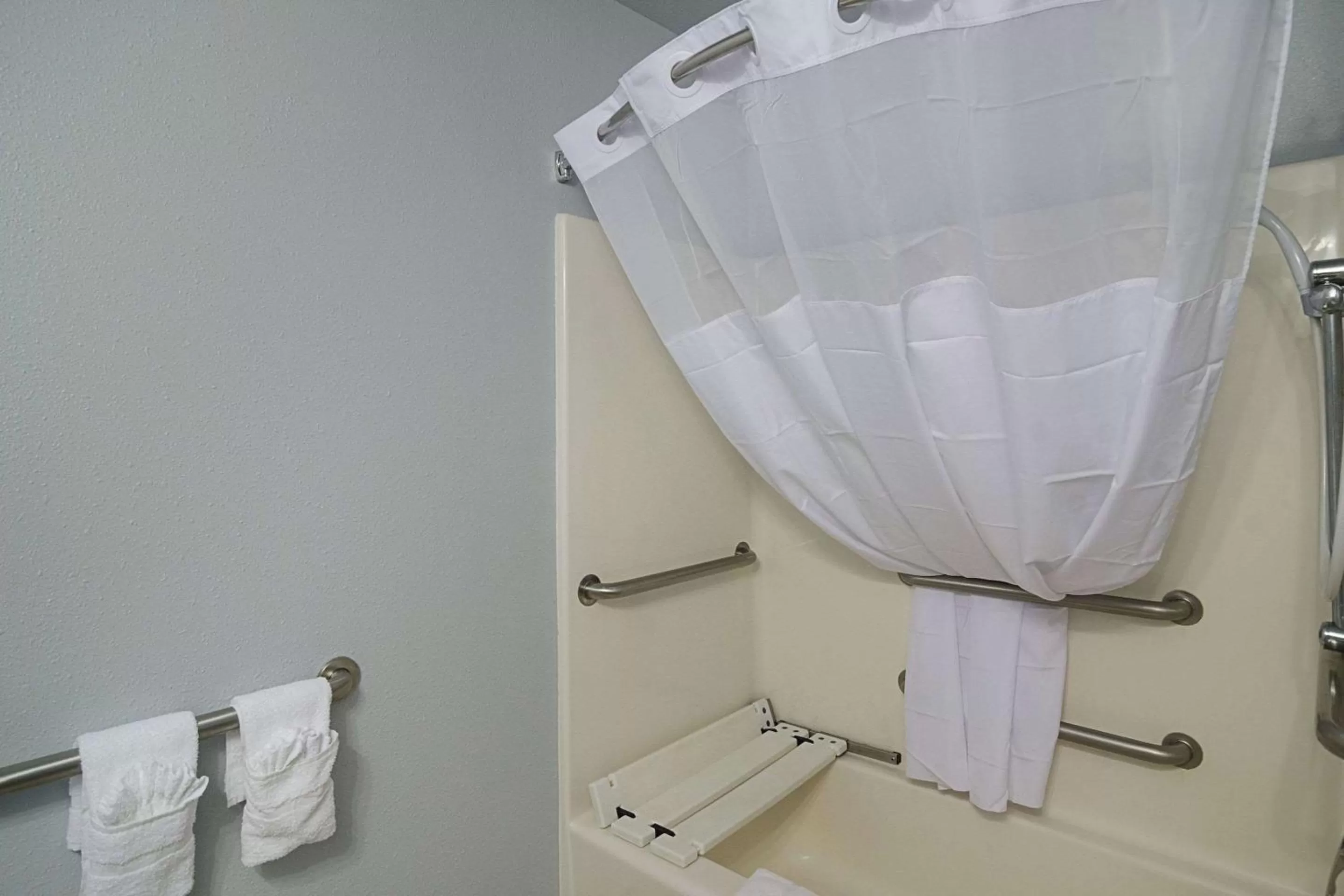 Photo of the whole room in Quality Inn Seaside