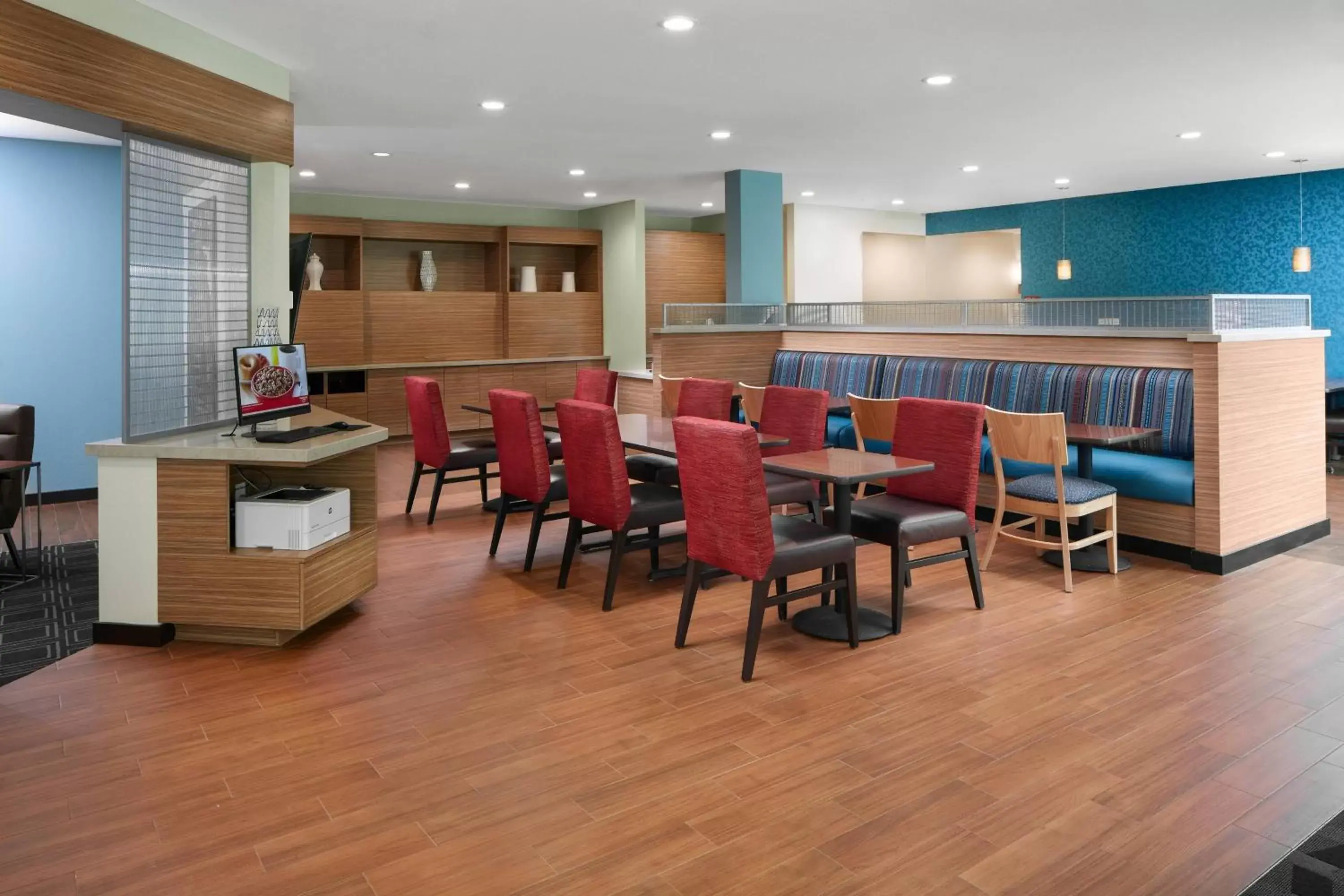 Business facilities, Restaurant/Places to Eat in TownePlace Suites by Marriott Tampa South