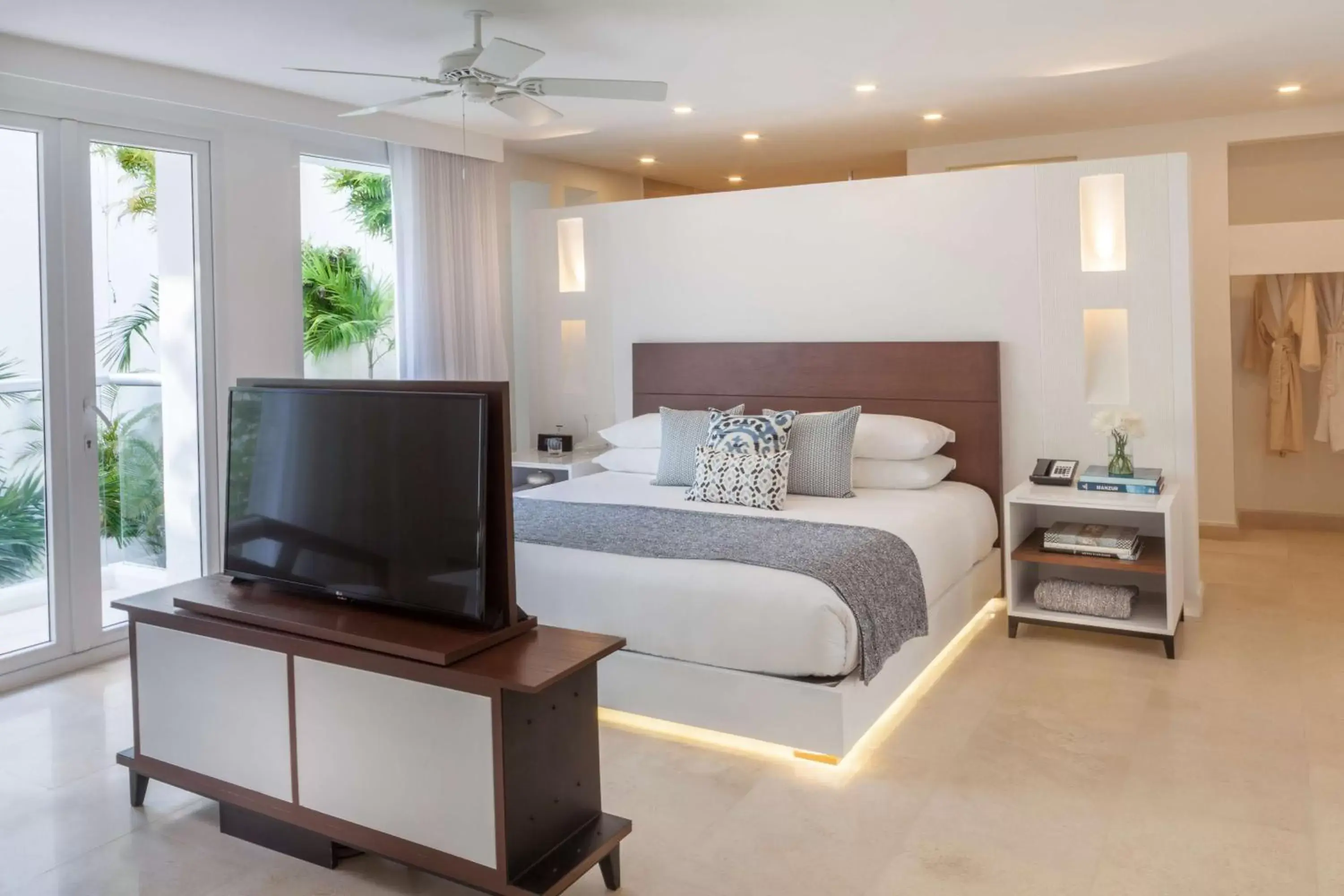 Bed, TV/Entertainment Center in Nacar Hotel Cartagena, Curio Collection by Hilton