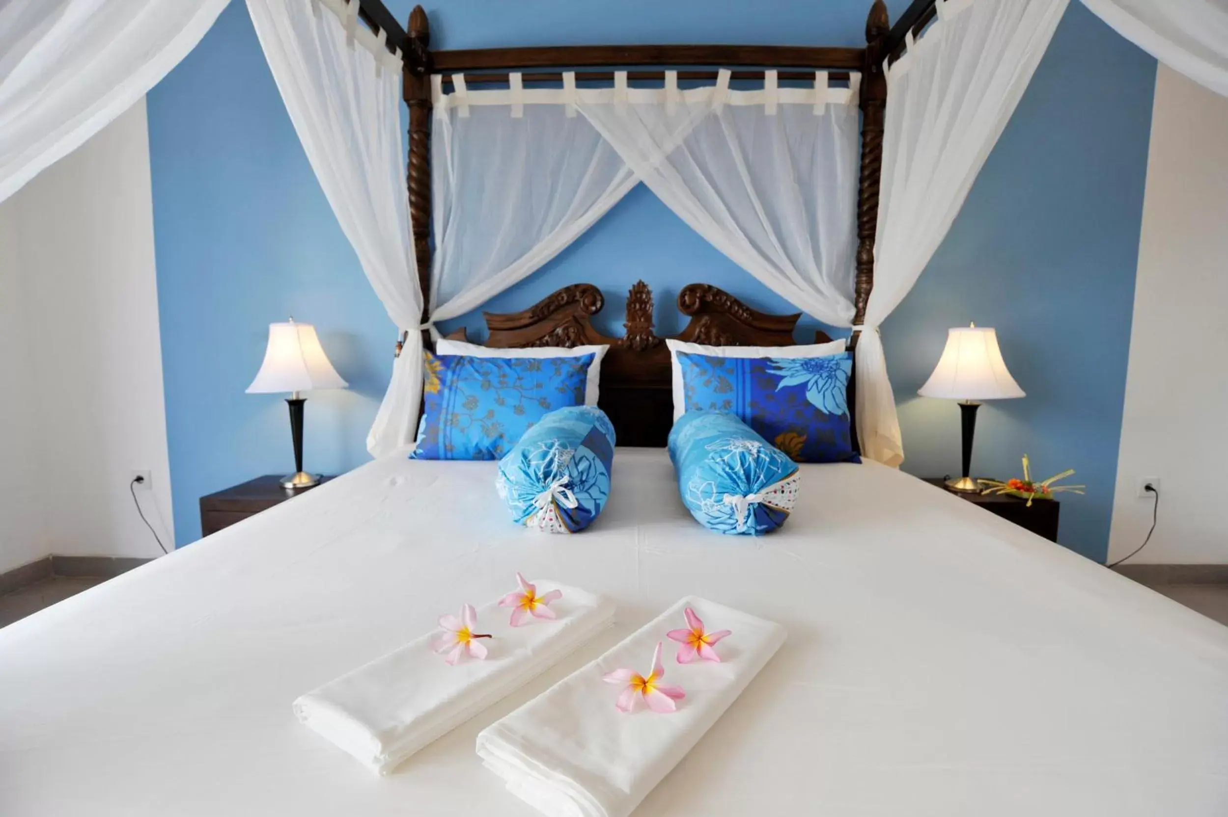 Bed in Aquarius Beach Hotel