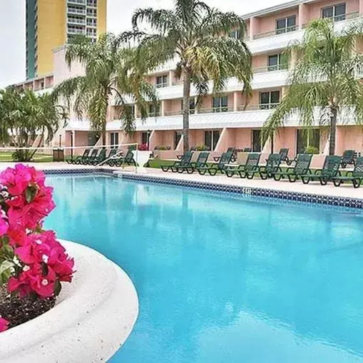 Swimming Pool in Castaways Resort & Suites Grand Bahama Island