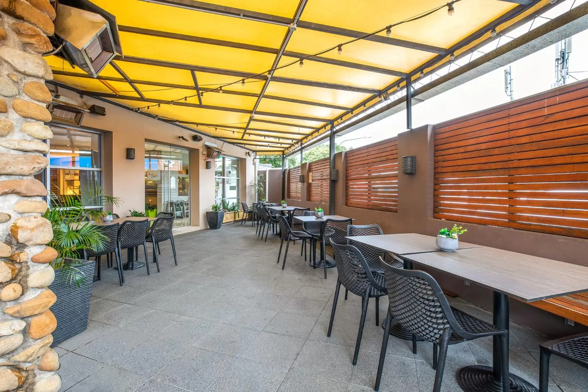 Patio, Restaurant/Places to Eat in Toongabbie Hotel