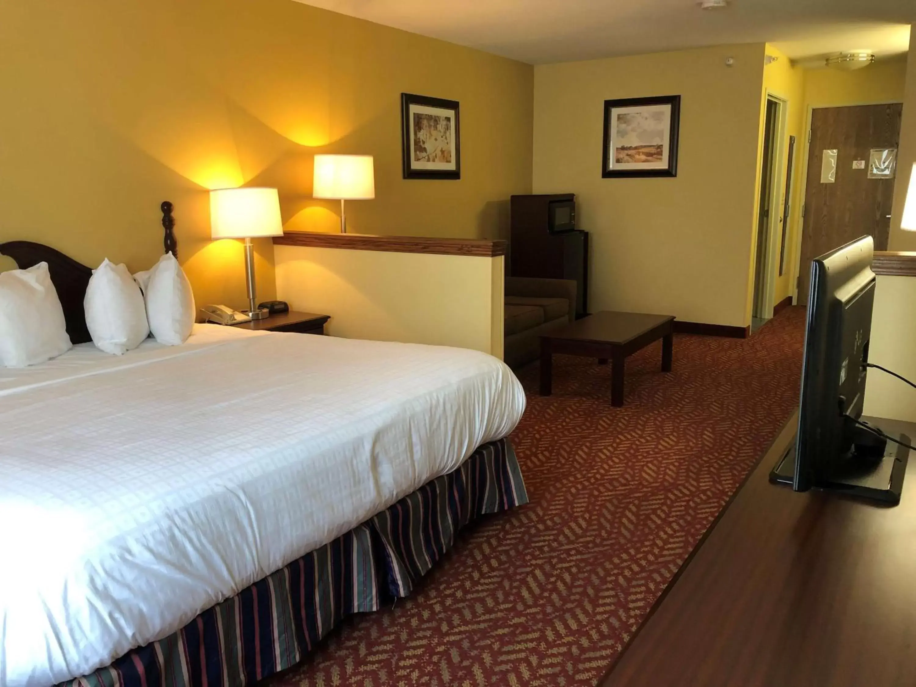 Bedroom, Bed in Best Western Clearlake Plaza