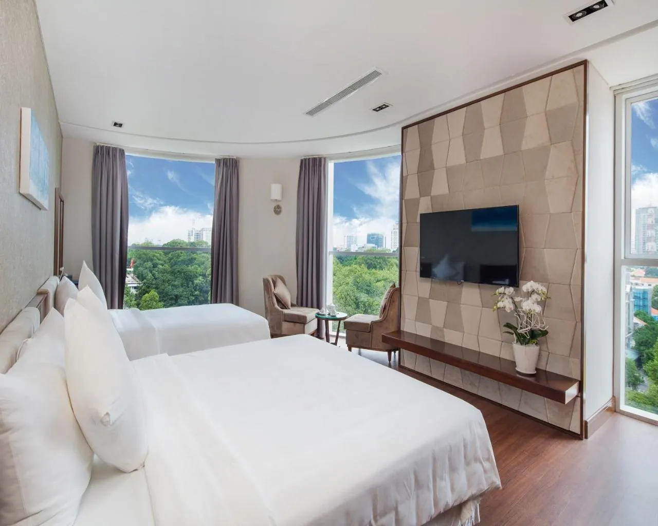 Bed in Central Palace Hotel