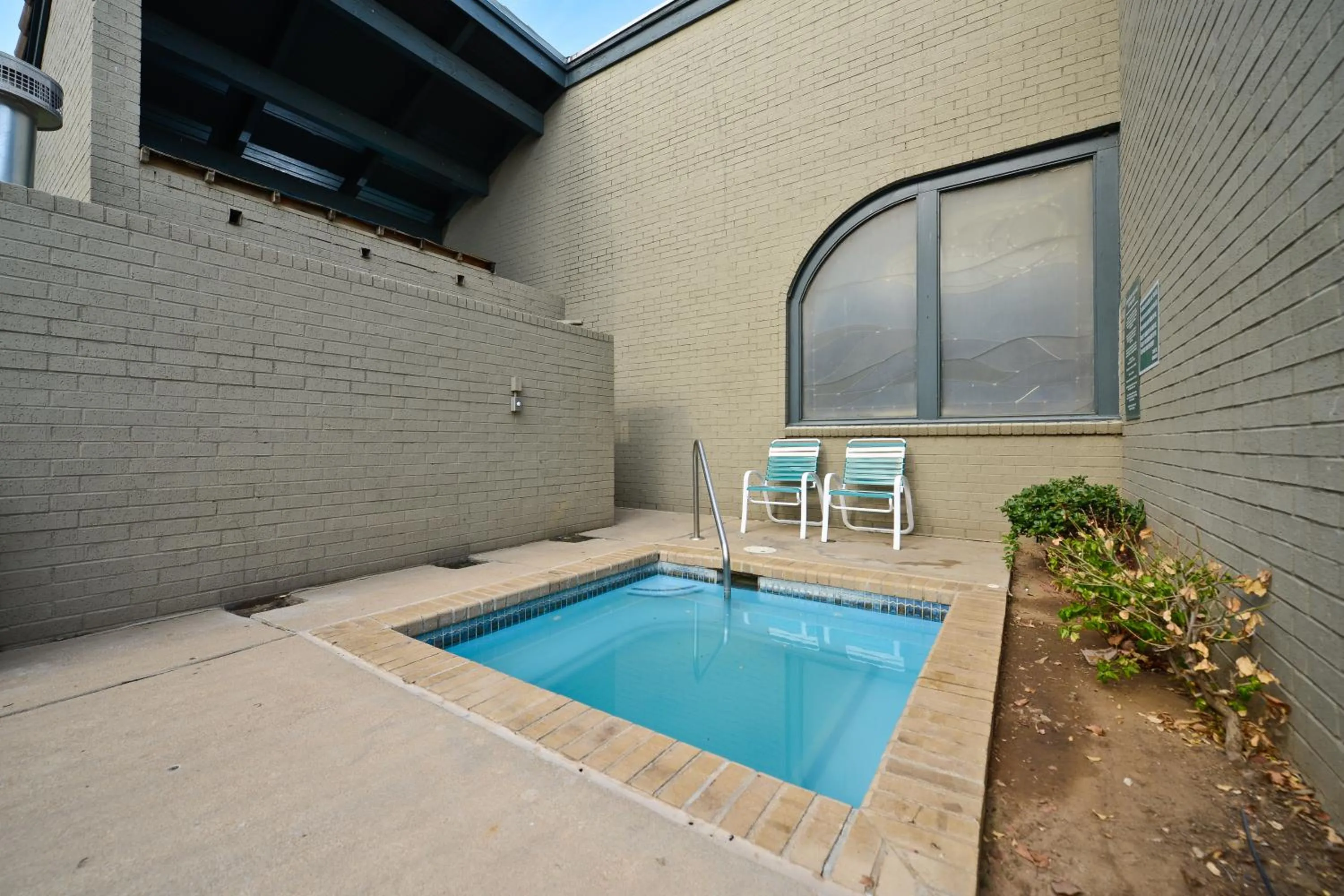 Hot Tub in Americas Best Value Inn & Suites Extended Stay - Tulsa