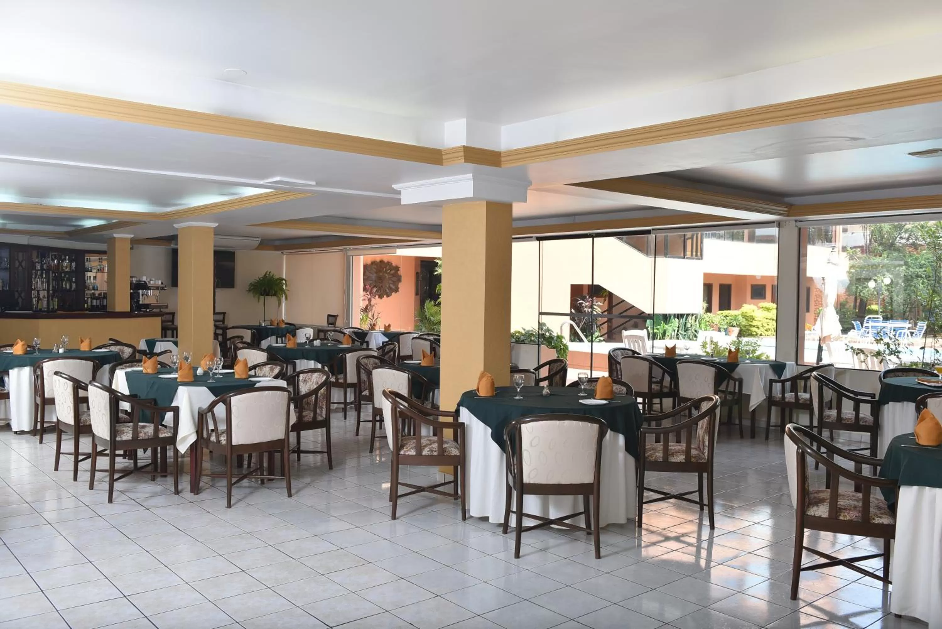 Restaurant/places to eat in House Inn Apart Hotel