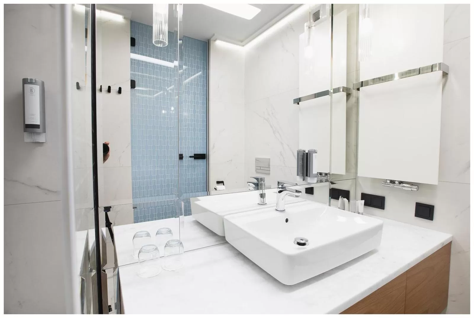 Shower in Art Boutique