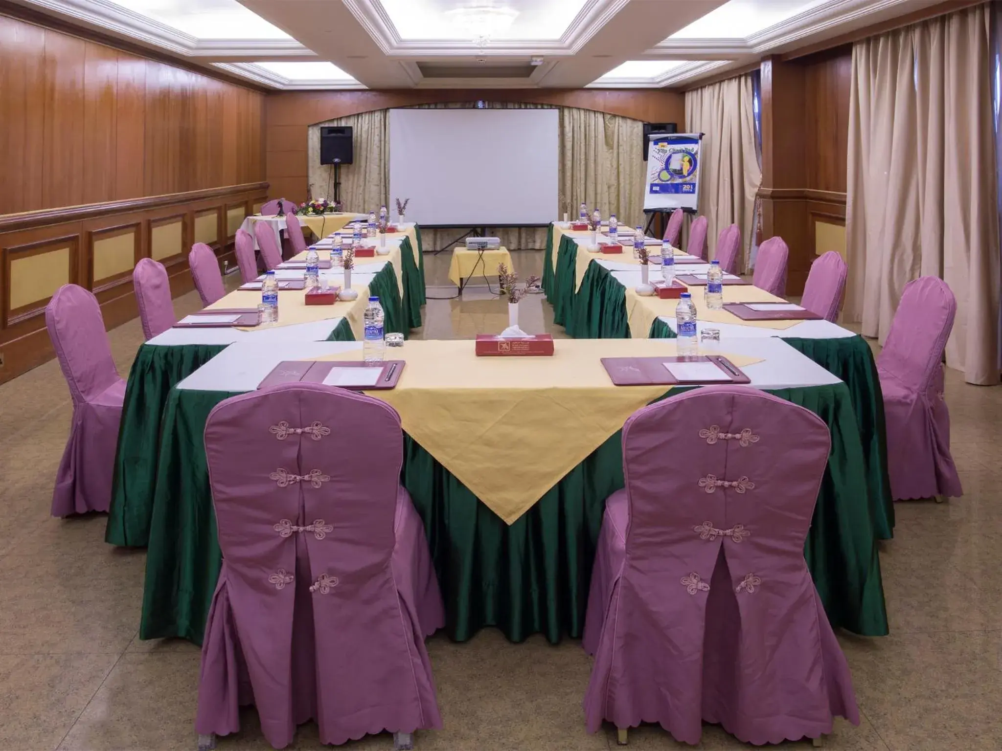 Business facilities in Safeer Plaza Hotel