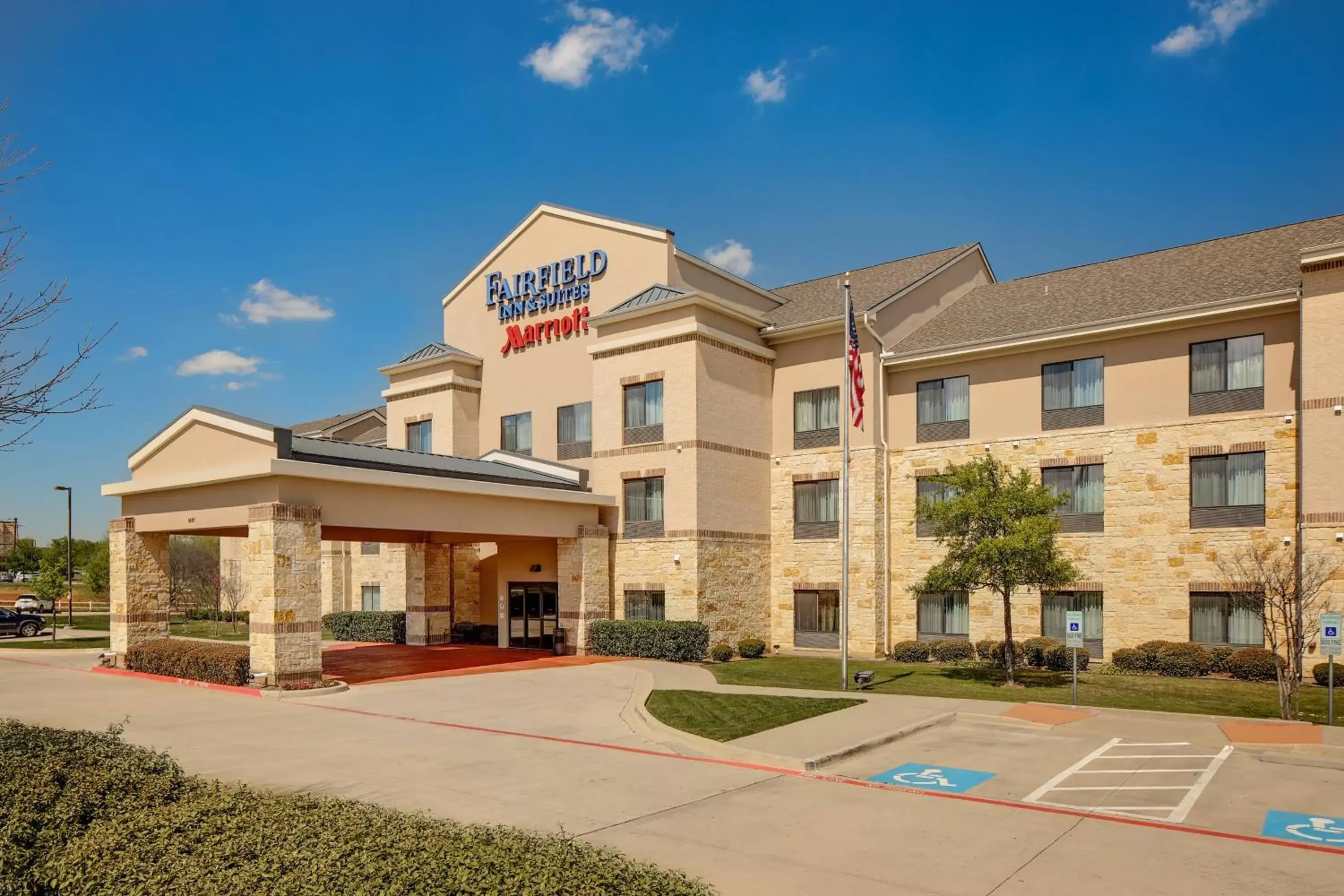 Property Building in Fairfield Inn and Suites by Marriott Dallas Mansfield