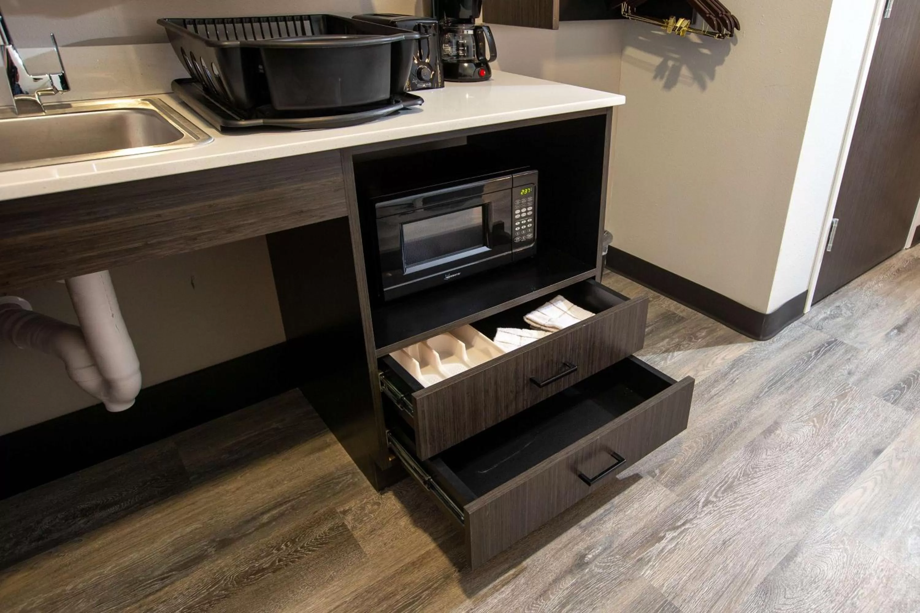 Kitchen or kitchenette in Studio 6 North Platte, NE - East