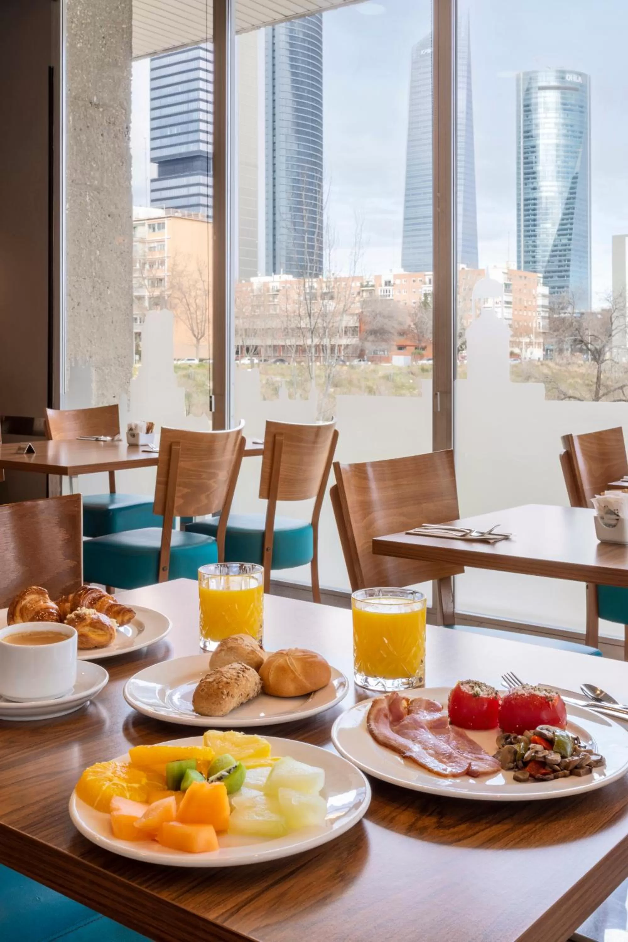 Restaurant/places to eat in Hotel Madrid Chamartín, Affiliated by Meliá