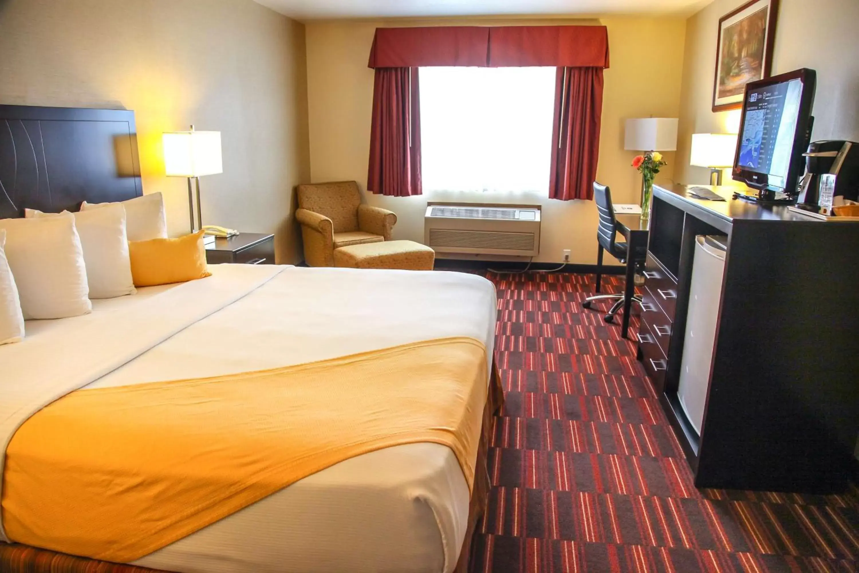 Photo of the whole room, Bed in Best Western Hermiston Inn