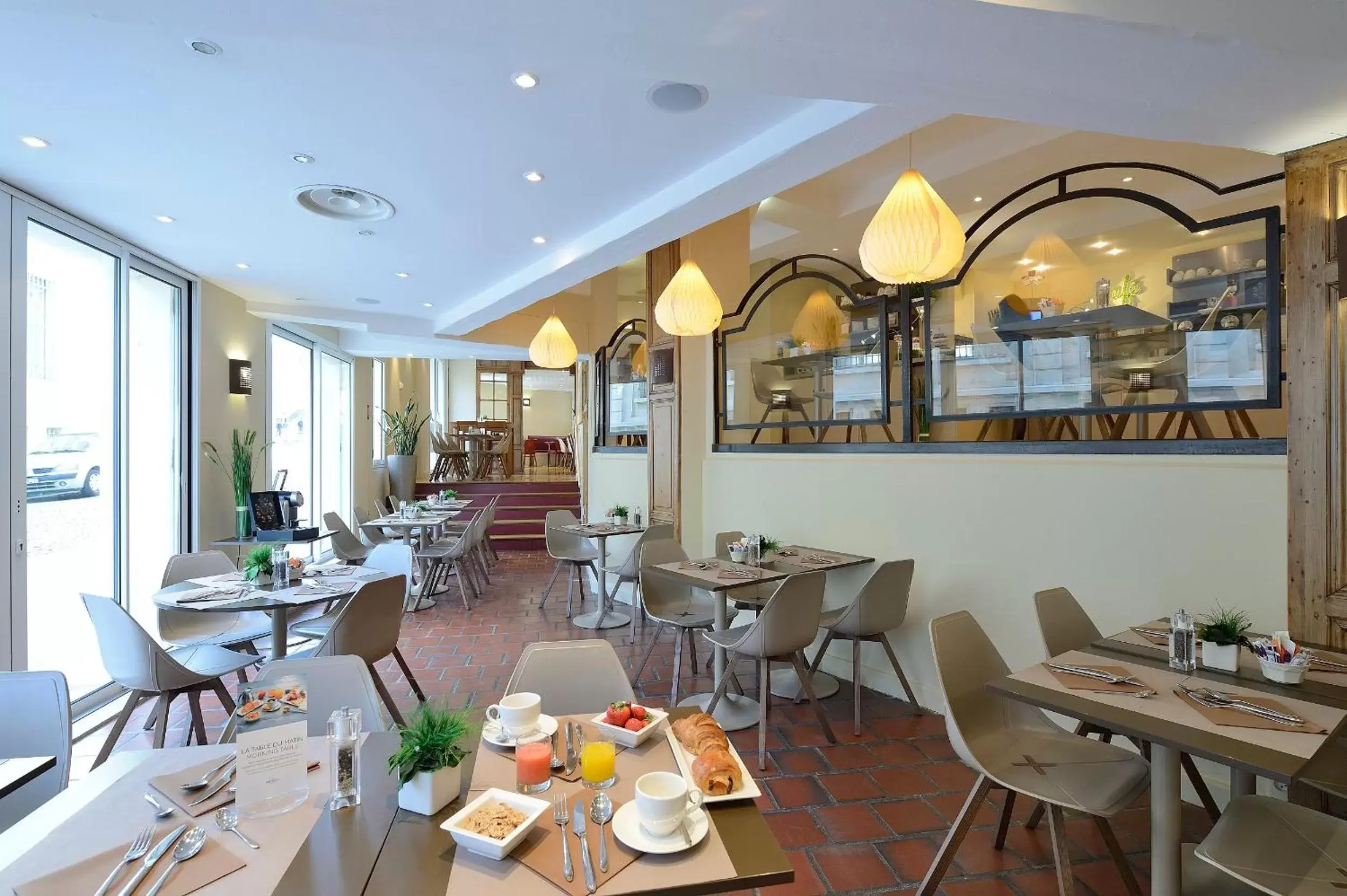 Buffet breakfast, Restaurant/Places to Eat in Mercure Avignon Centre Palais des Papes