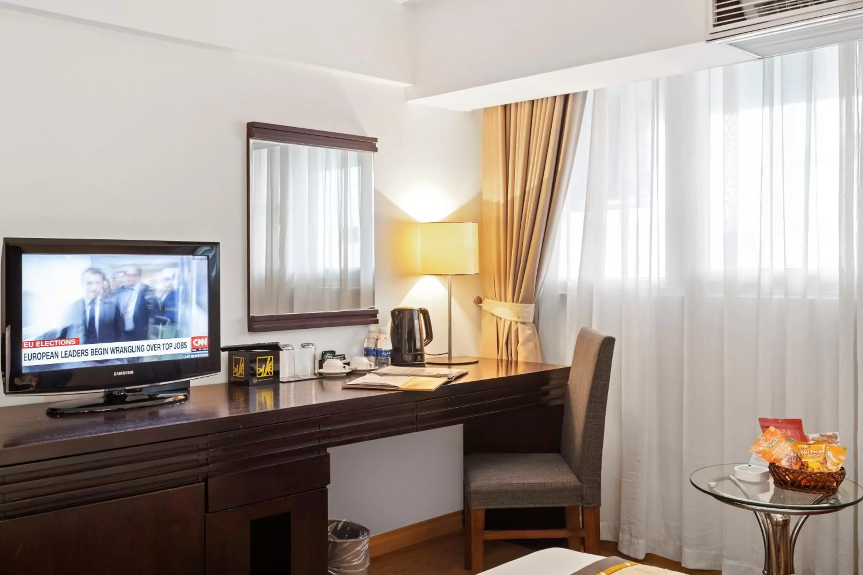 hair dresser, TV/Entertainment Center in Bao Son International Hotel