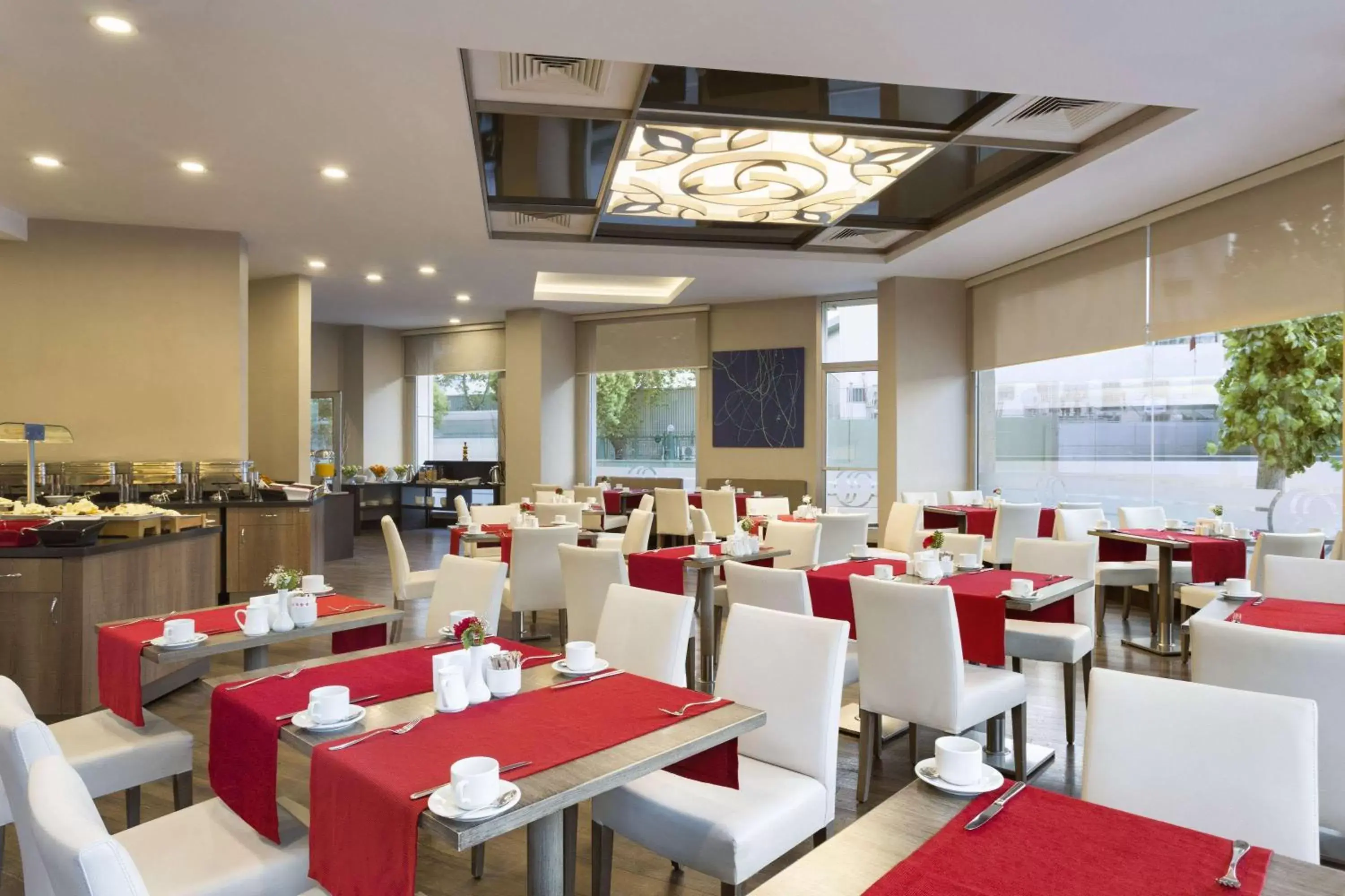 Restaurant/Places to Eat in Ramada Plaza By Wyndham Izmir