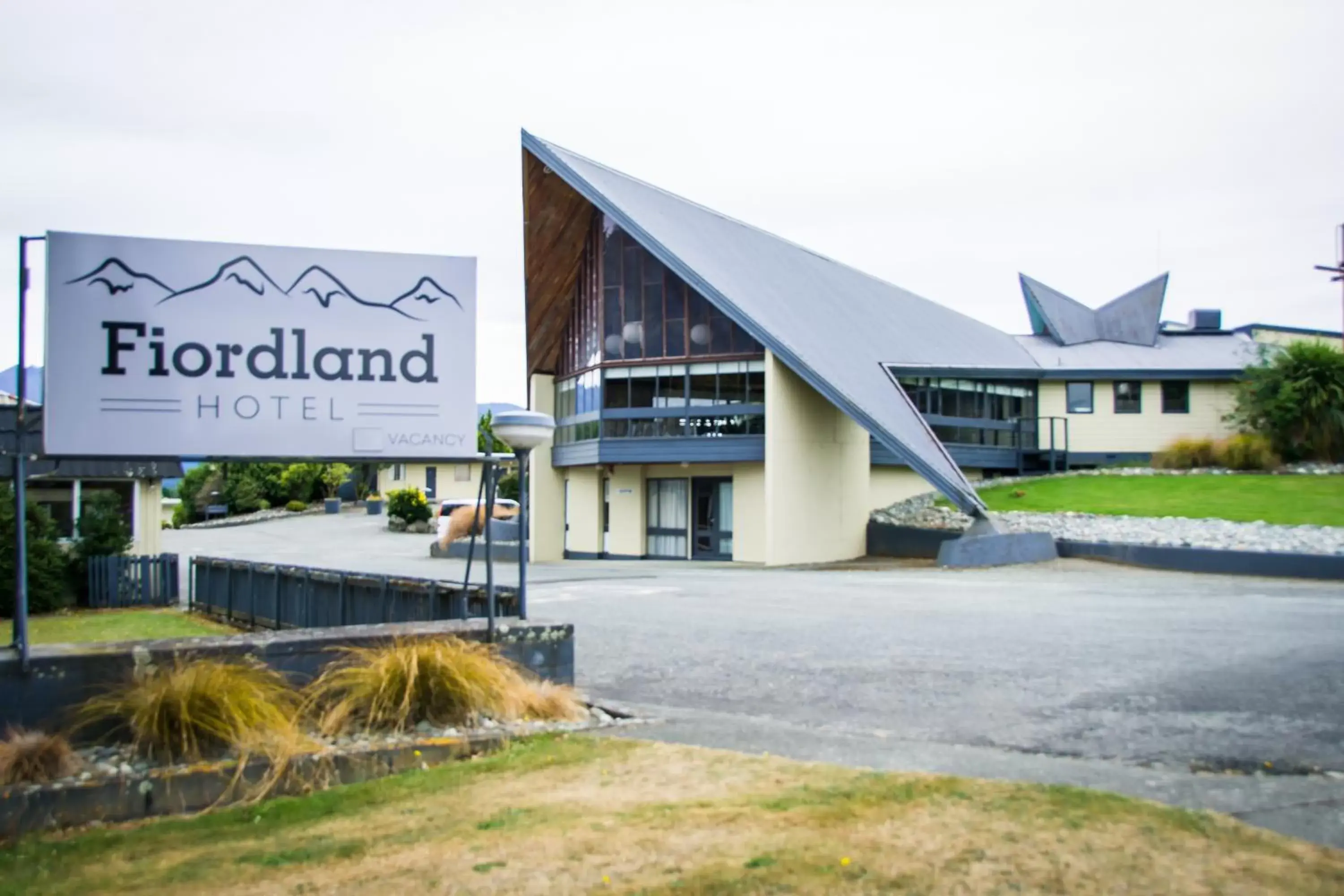 Property building in Fiordland Hotel Property building in Fiordland Hotel