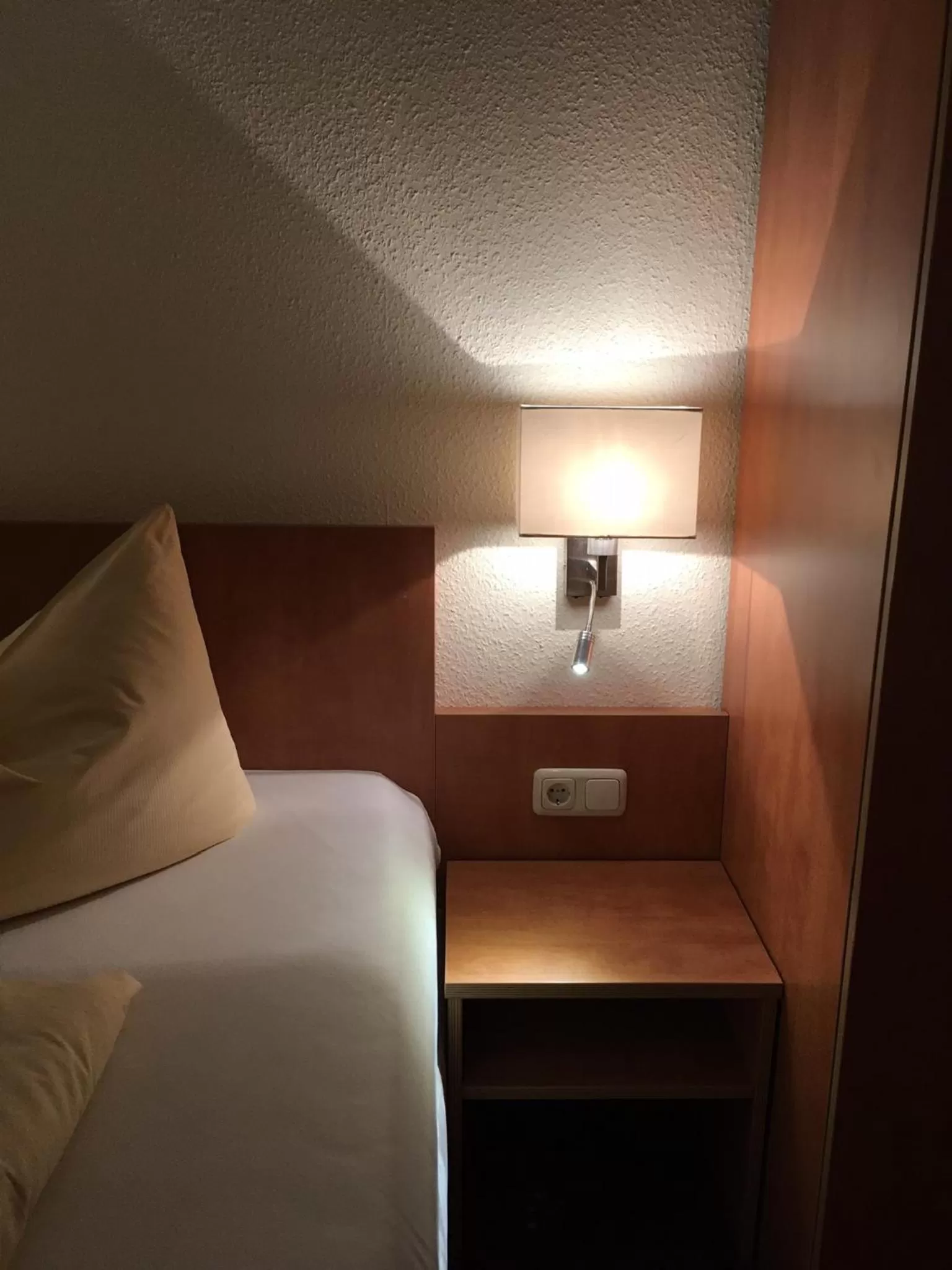 Photo of the whole room, Bed in tauwerk Hotel