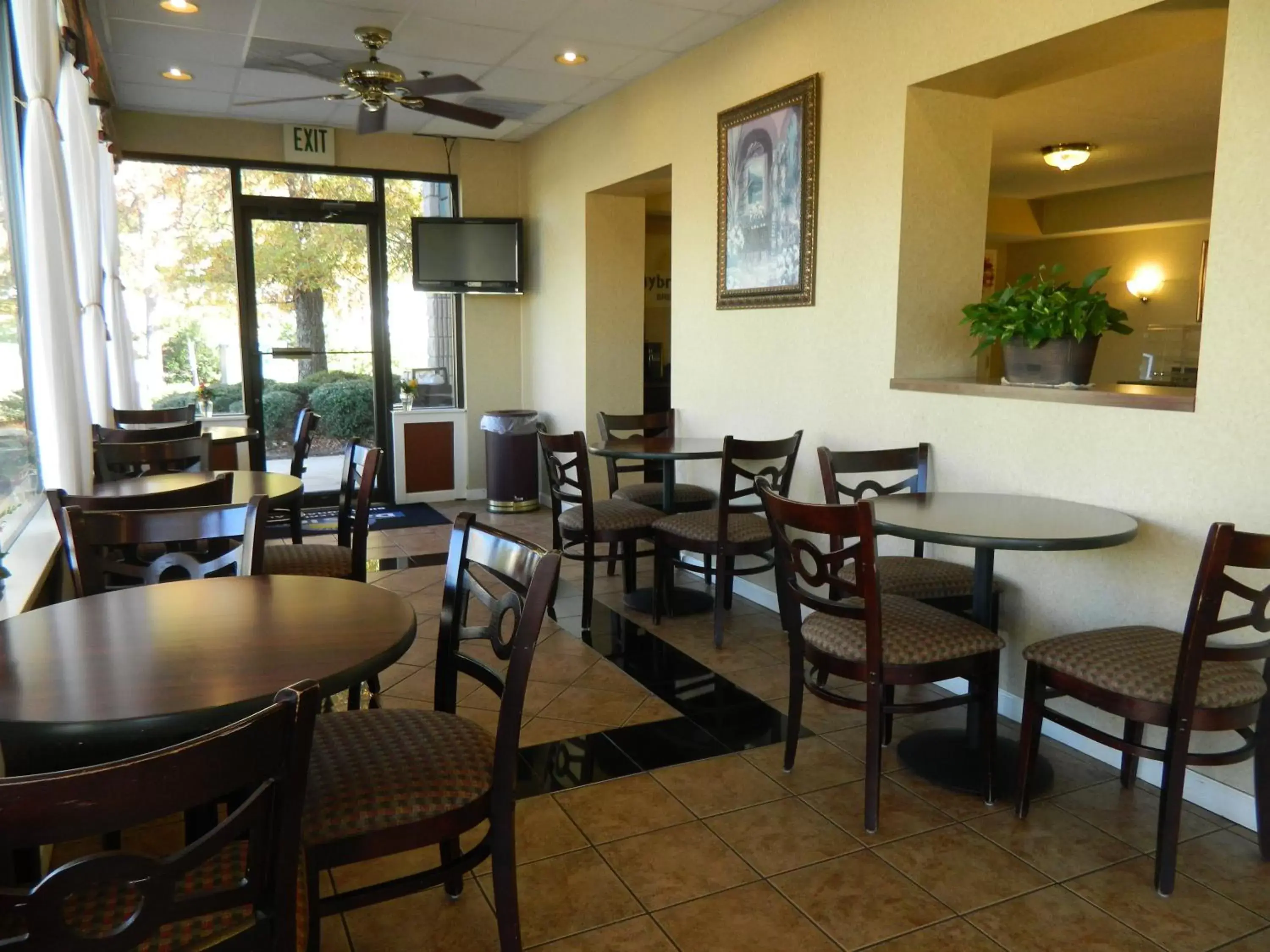 Restaurant/places to eat in Days Inn by Wyndham Hoover Birmingham Restaurant/places to eat in Days Inn by Wyndham Hoover Birmingham