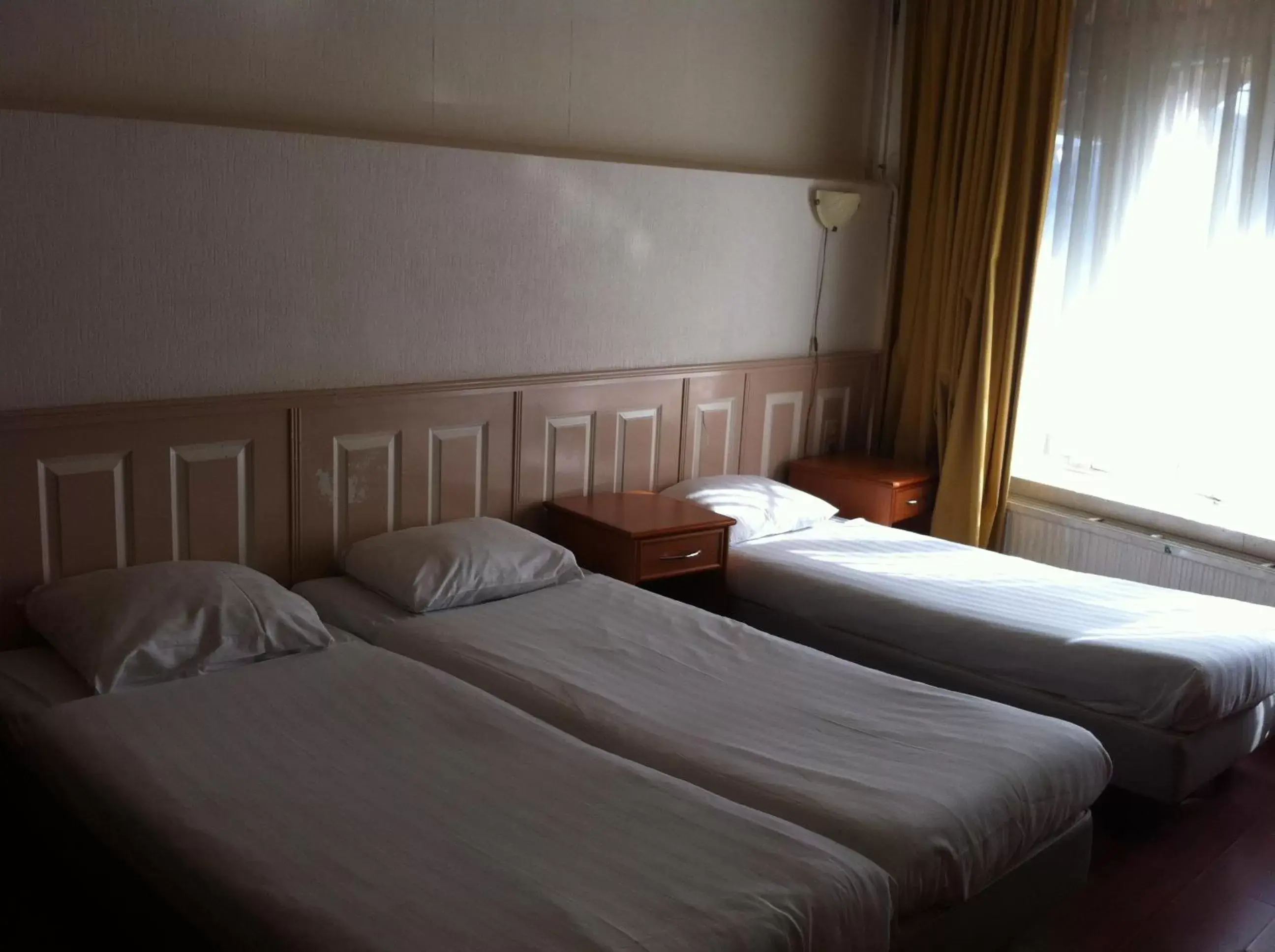 Eight-Person room in Delta Hotel City Center