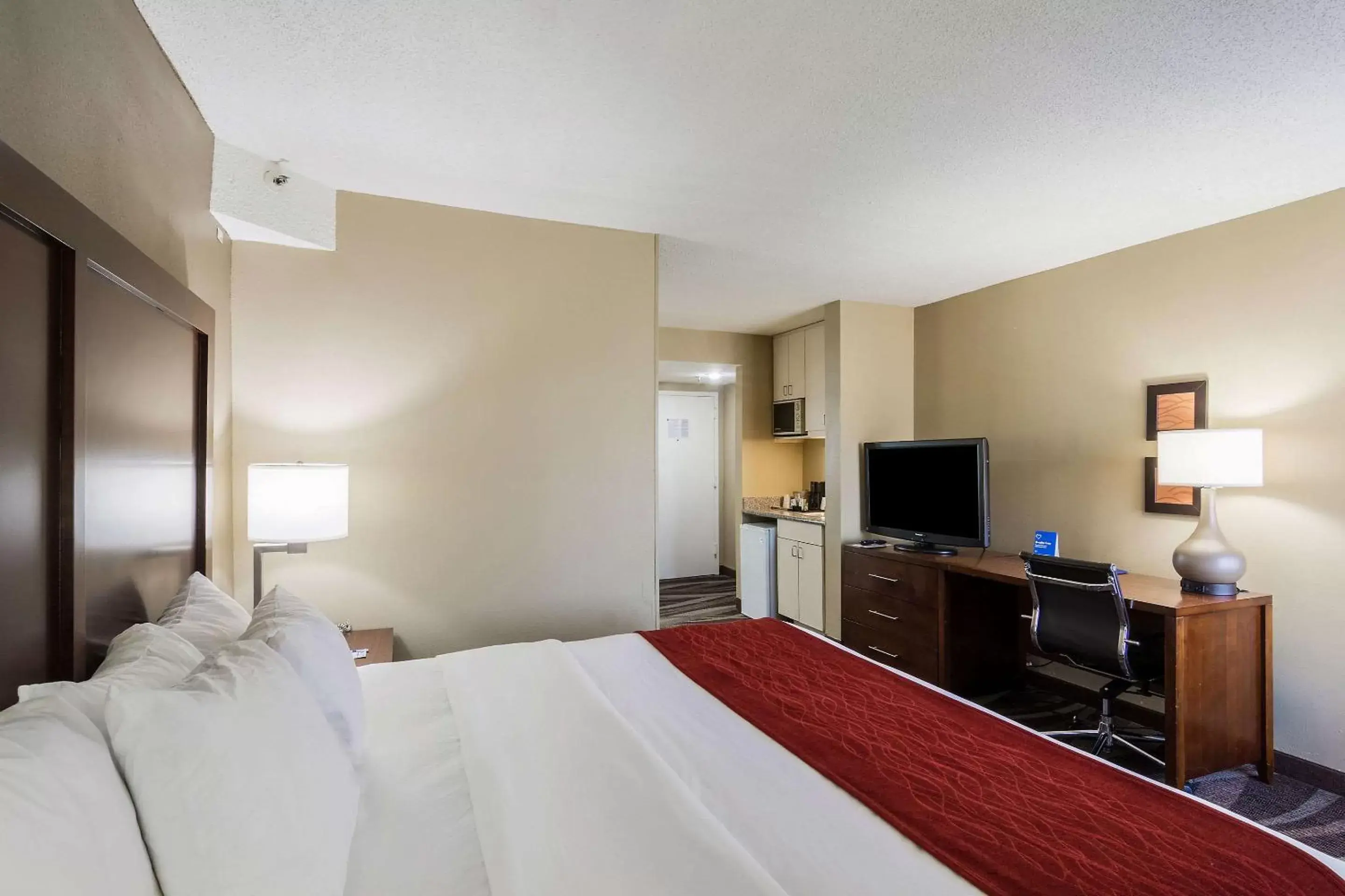Photo of the whole room in Comfort Inn Pensacola - University Area