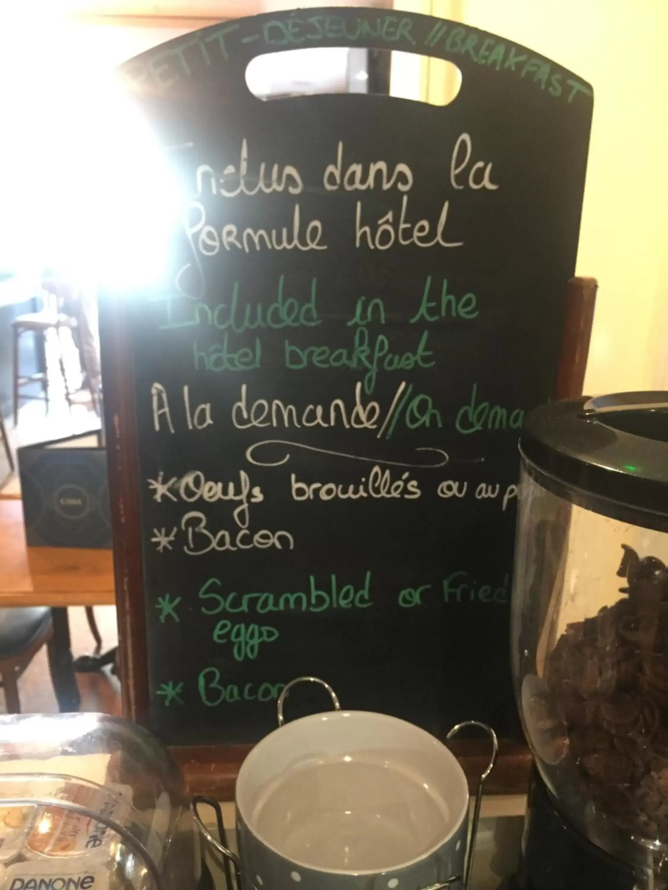 Breakfast in Le Petit Cosy Hôtel