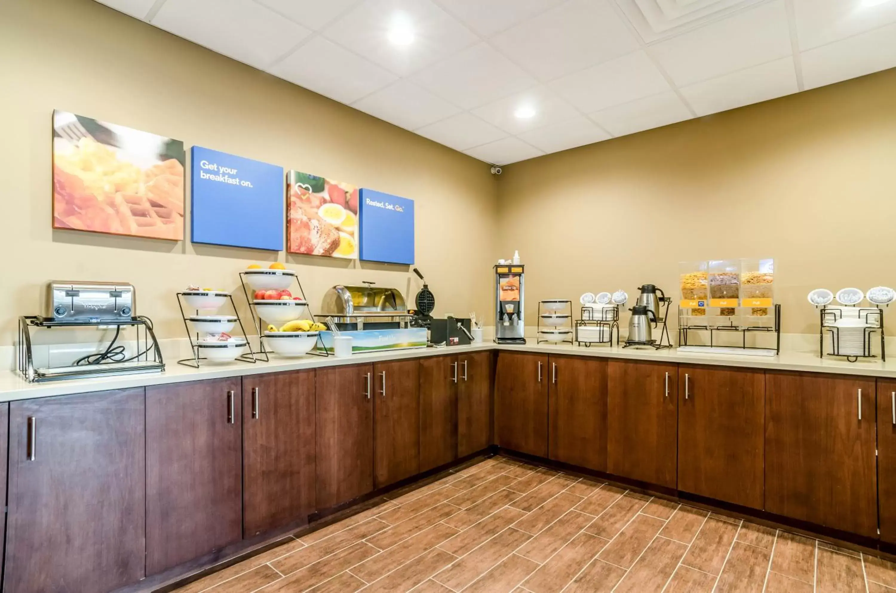 Buffet breakfast, Restaurant/Places to Eat in Comfort Inn & Suites Augusta