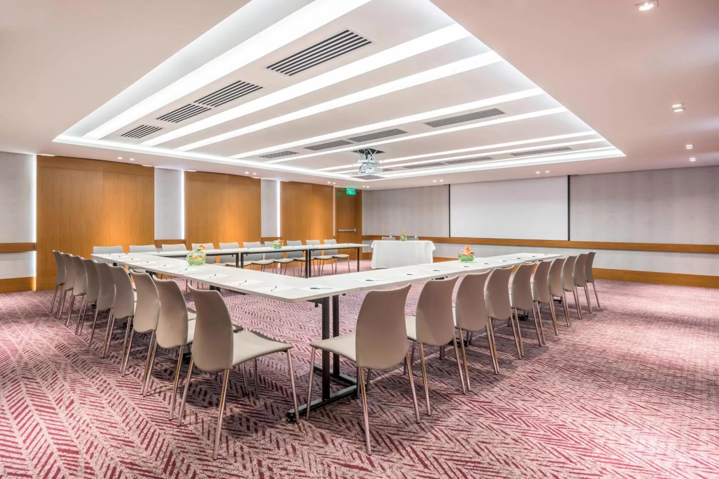 Meeting/conference room in Courtyard by Marriott Bogota Airport