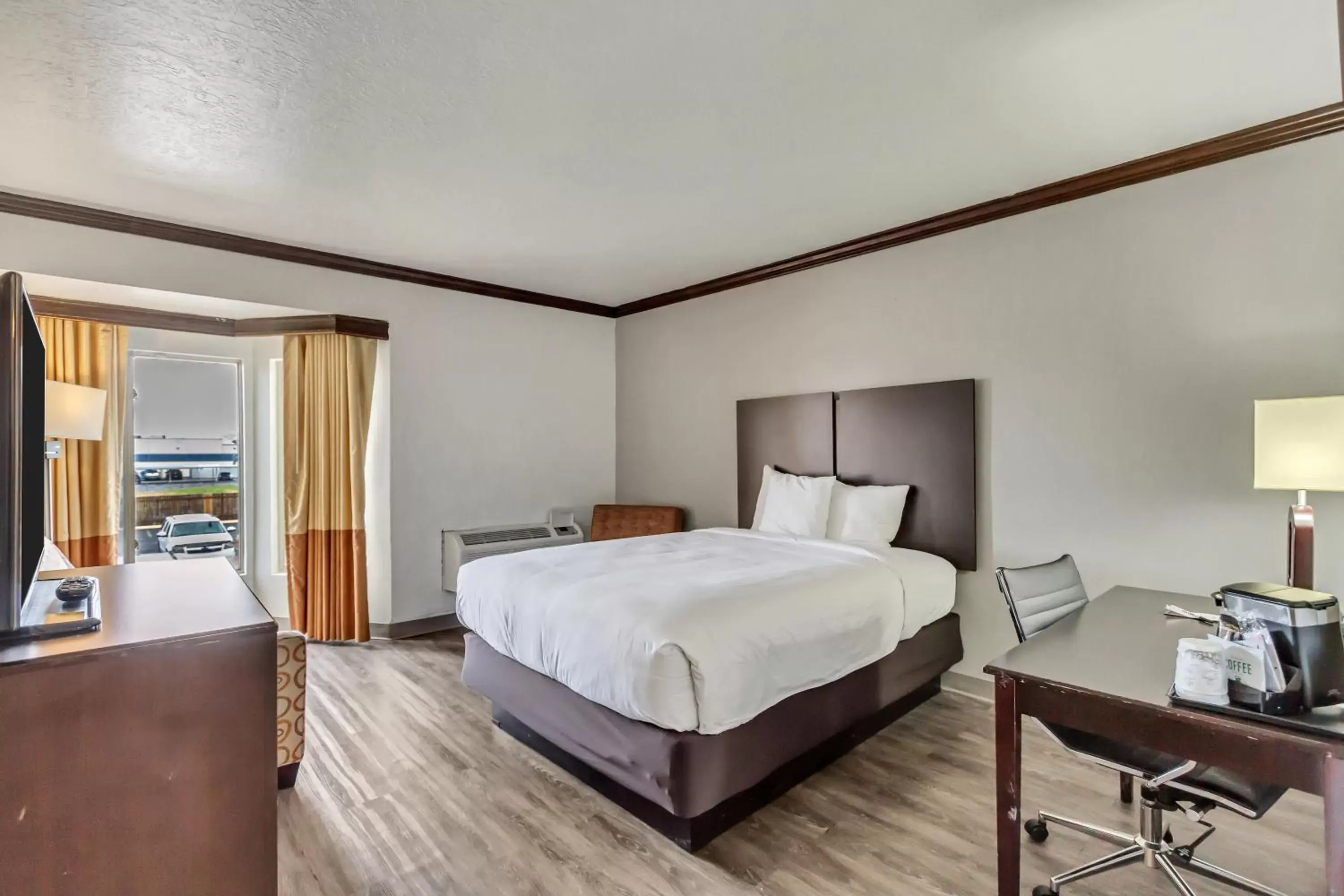 Bed in Park Inn by Radisson Salt Lake City -Midvale