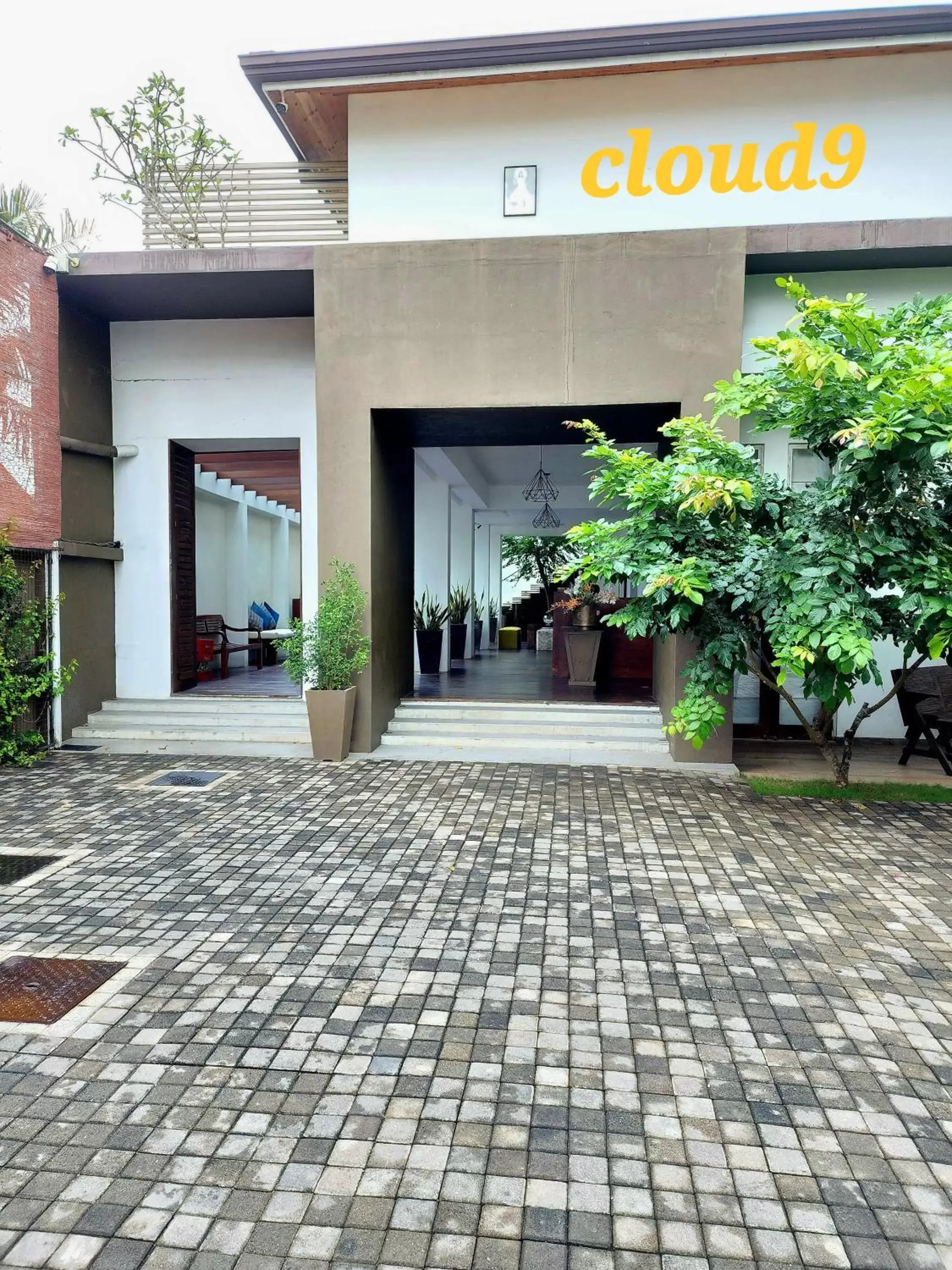 Facade/entrance in Hotel Cloud 9 Negombo Facade/entrance in Hotel Cloud 9 Negombo
