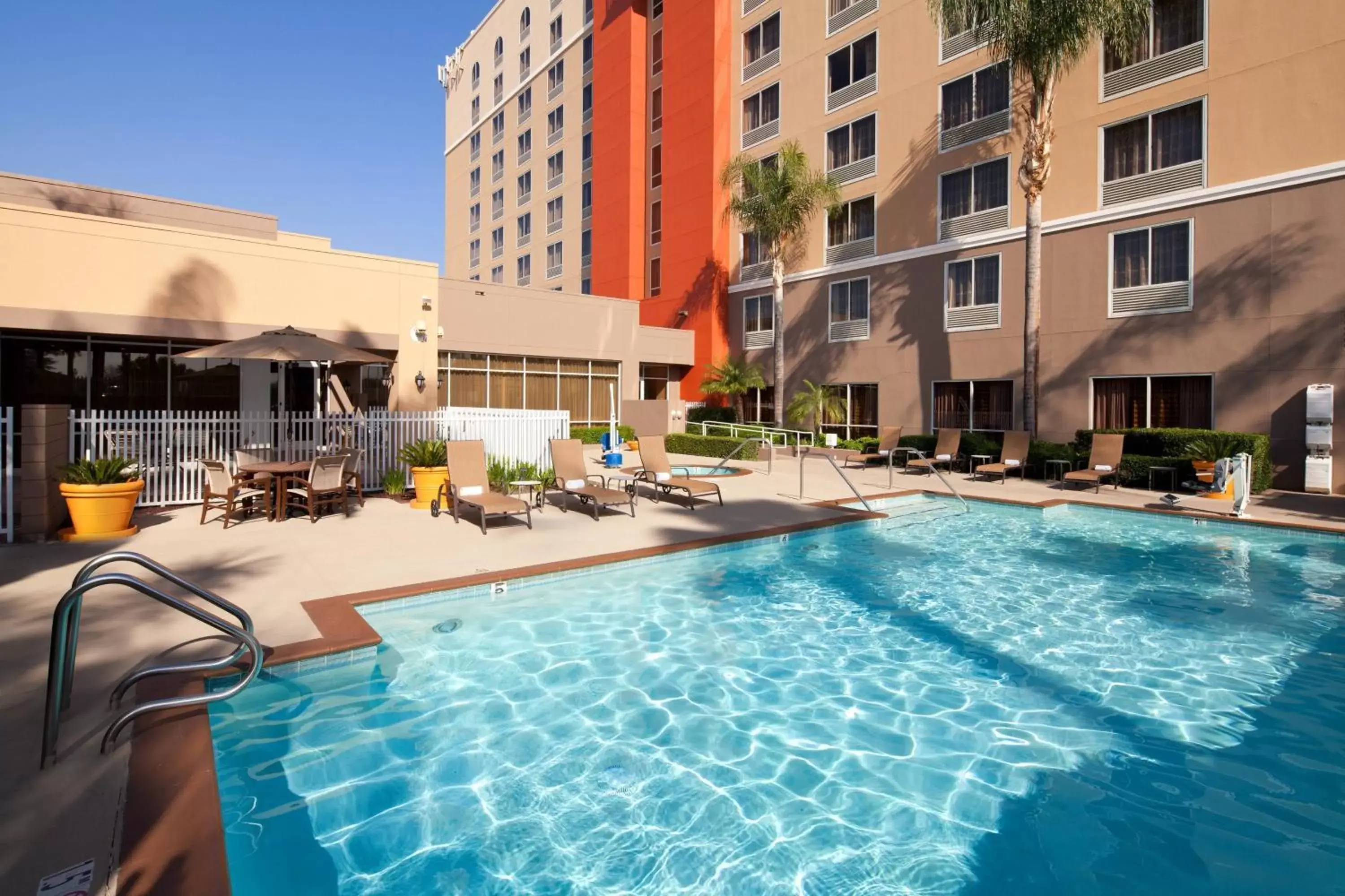 Swimming Pool in Courtyard by Marriott Baldwin Park