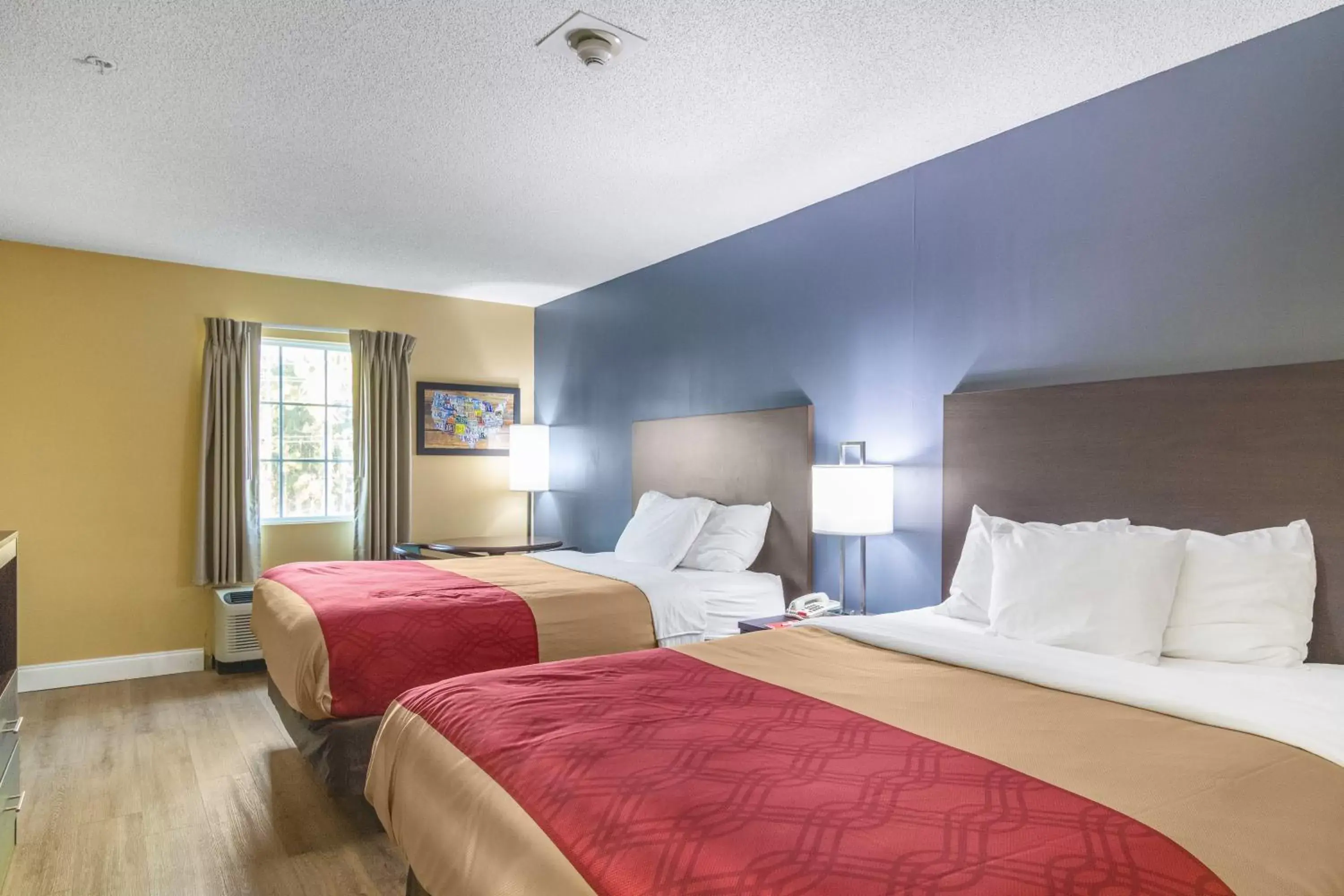 Bed in SureStay Hotel by Best Western Brunswick