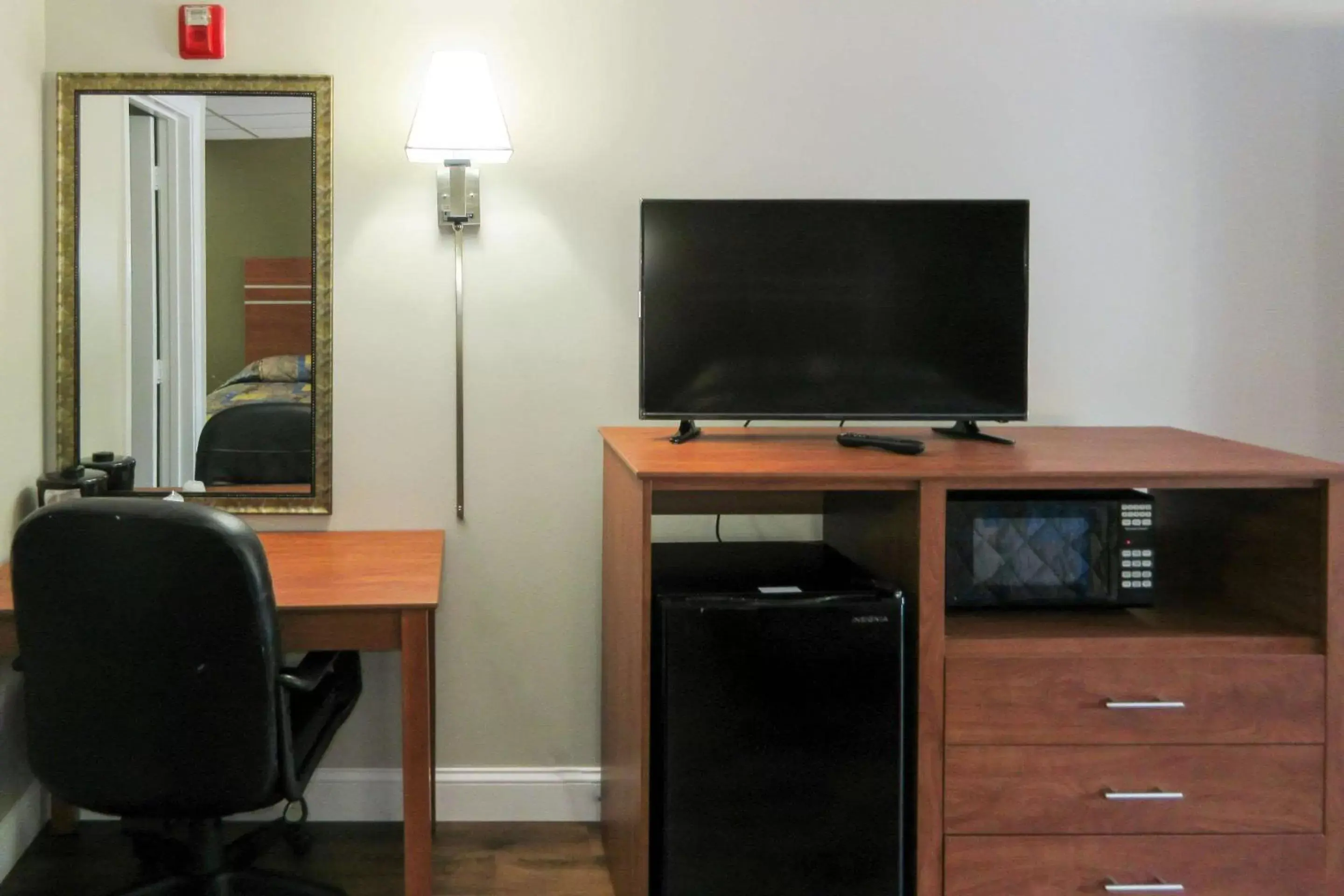 Photo of the whole room, TV/Entertainment Center in Rodeway Inn