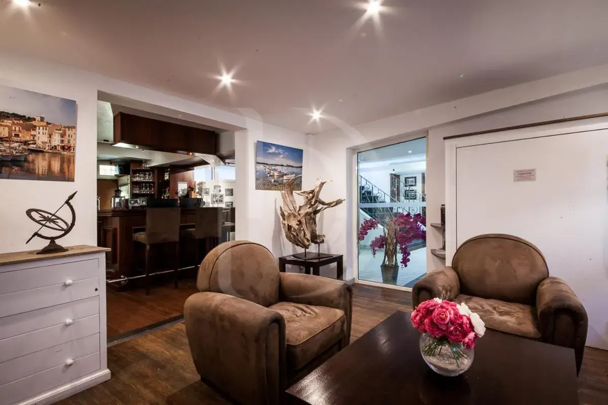 Lounge or bar, Seating Area in Hotel SPA Plage St Jean