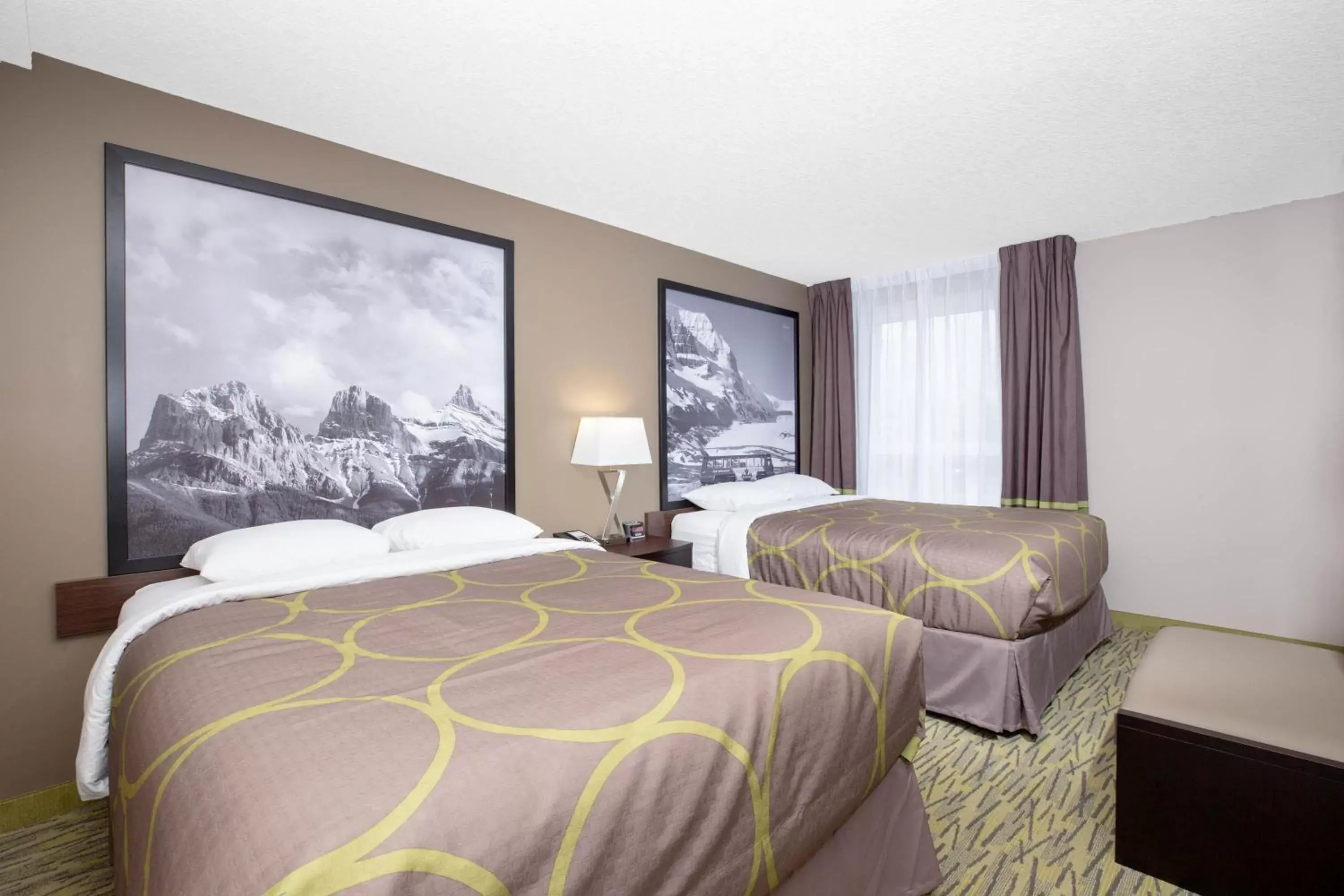 Photo of the whole room, Bed in Super 8 by Wyndham Canmore