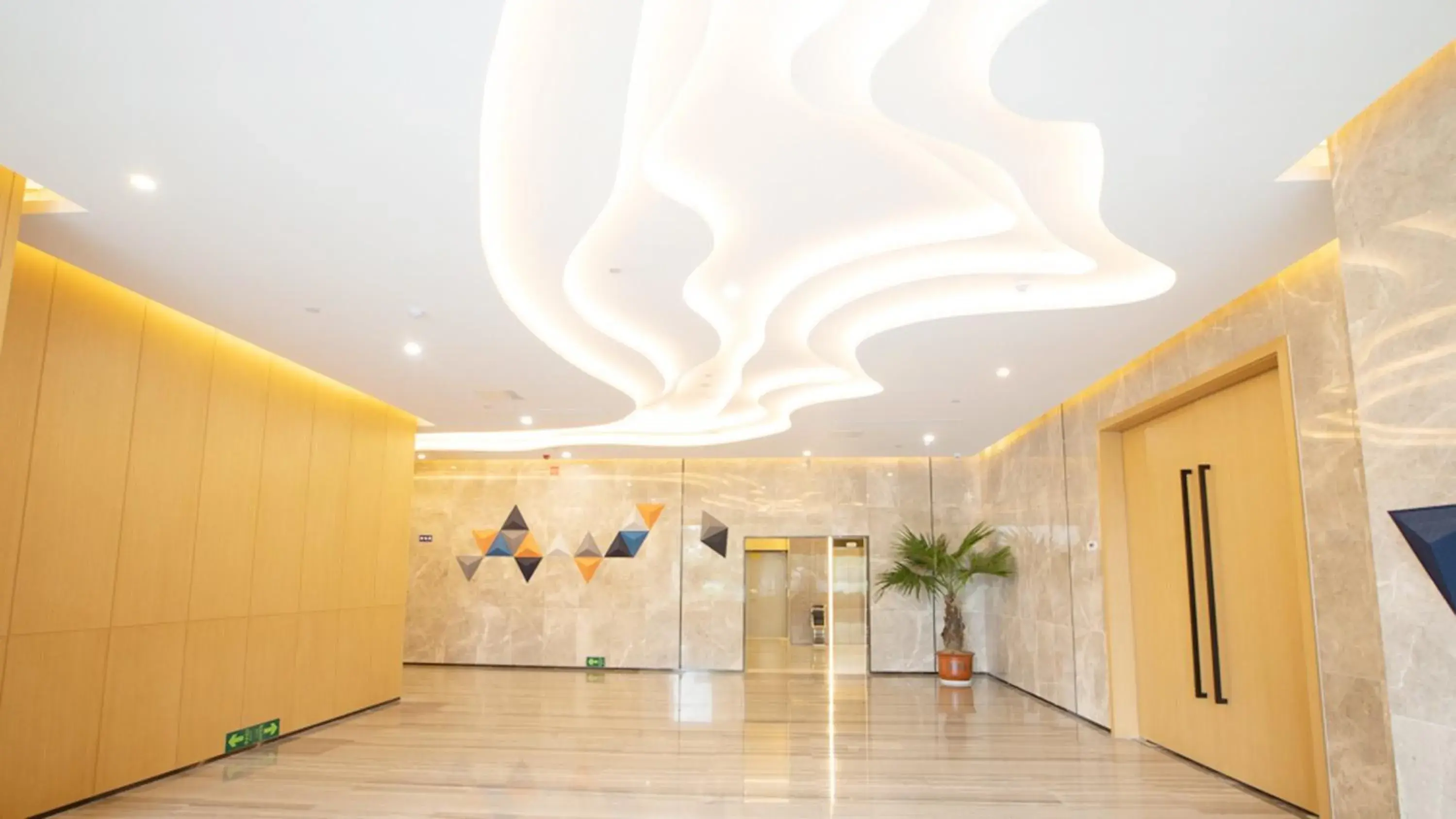 Property building, Banquet Facilities in Holiday Inn Express Linyi West, an IHG Hotel