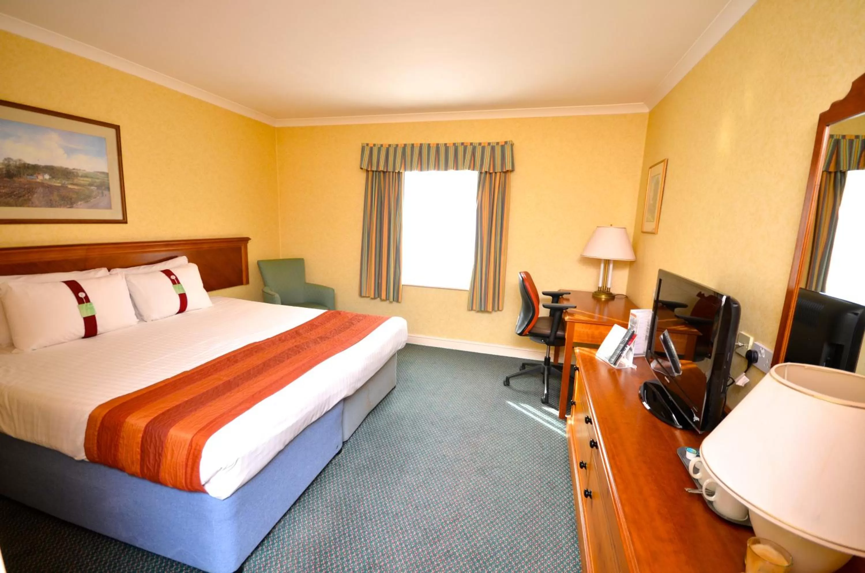 Photo of the whole room, Bed in Holiday Inn Ipswich Orwell by IHG