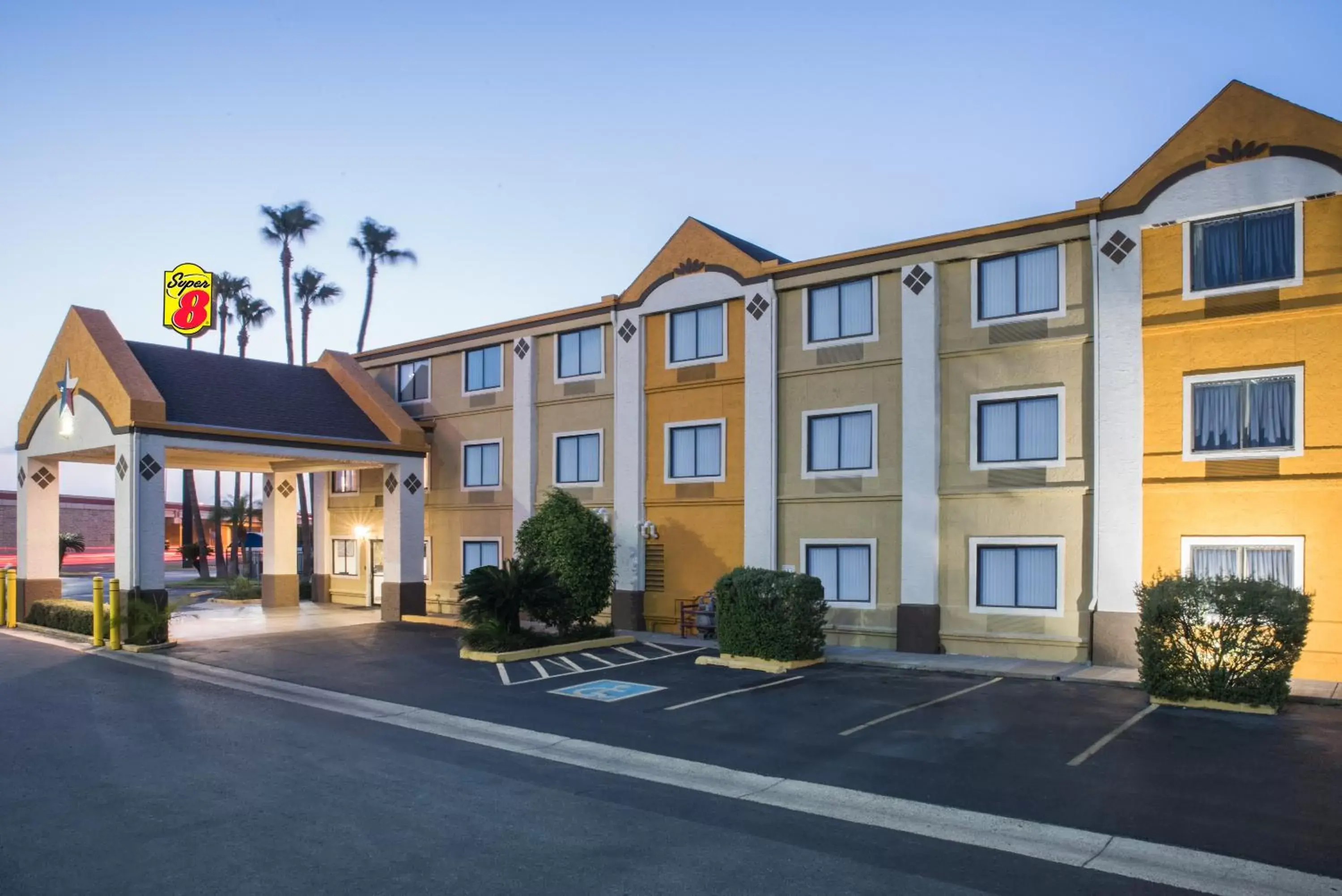 Facade/entrance, Property Building in Super 8 by Wyndham Harlingen TX