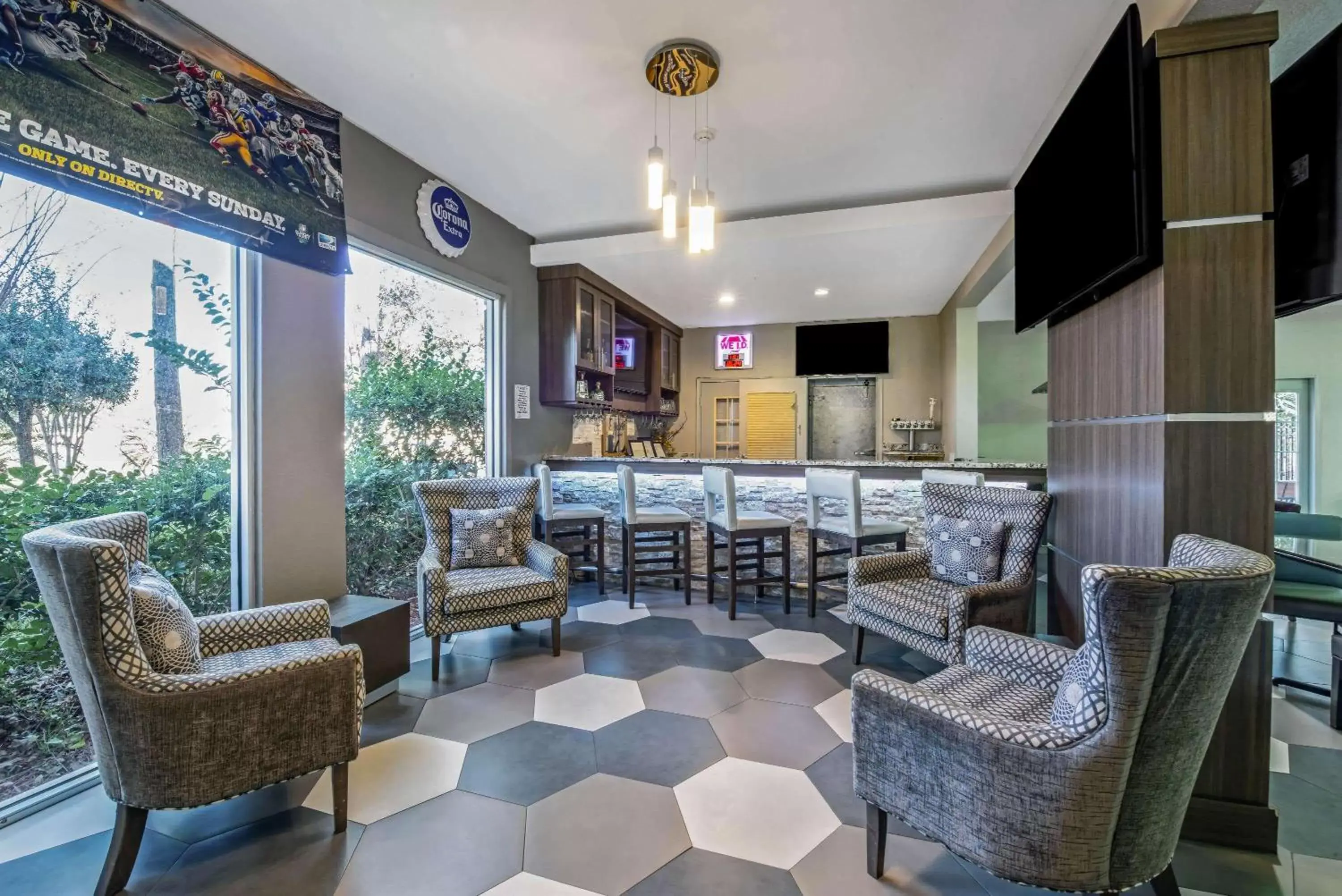Lounge or bar in La Quinta Inn & Suite Kingwood Houston IAH Airport 53200