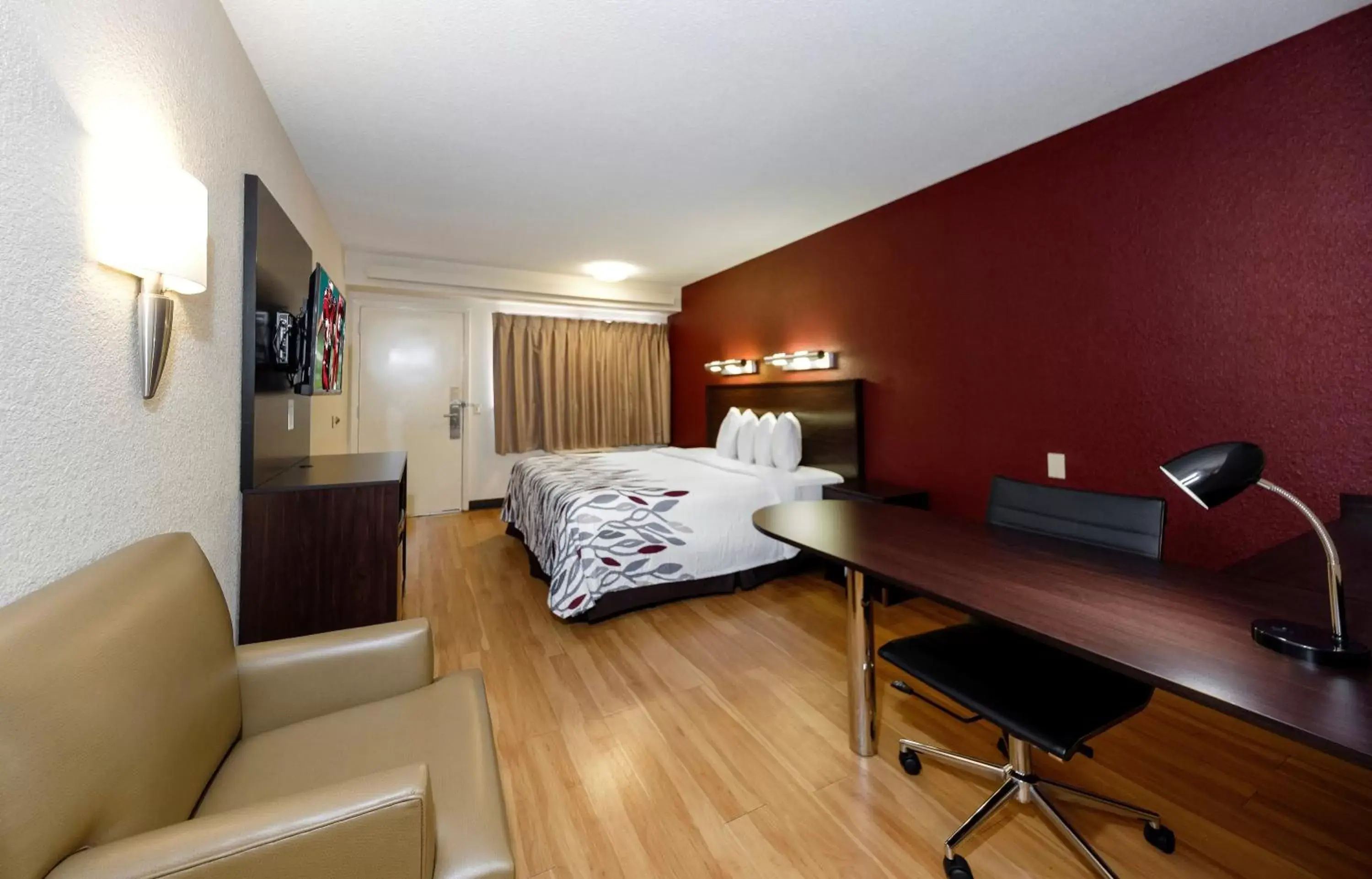 Photo of the whole room in Red Roof Inn Dallas - DFW Airport North