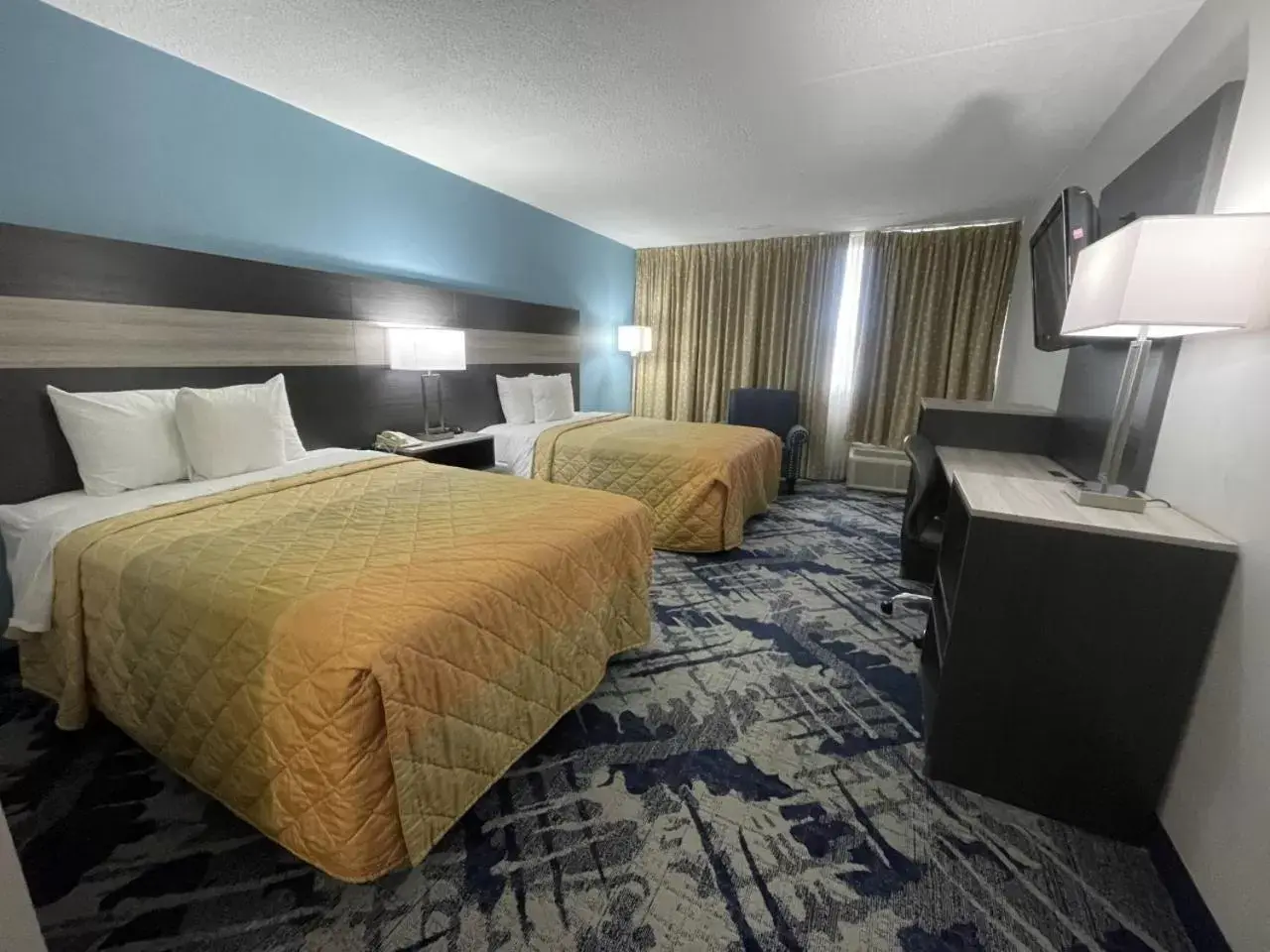 Bed in Days Hotel by Wyndham East Brunswick Conference Center