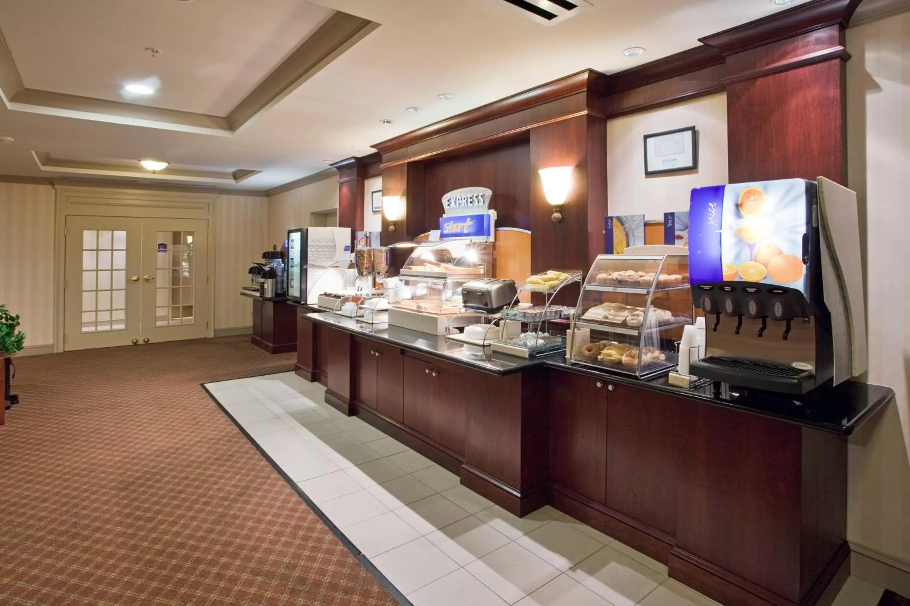 Breakfast, Restaurant/Places to Eat in Holiday Inn Express Hotel & Suites Drums-Hazelton, an IHG Hotel